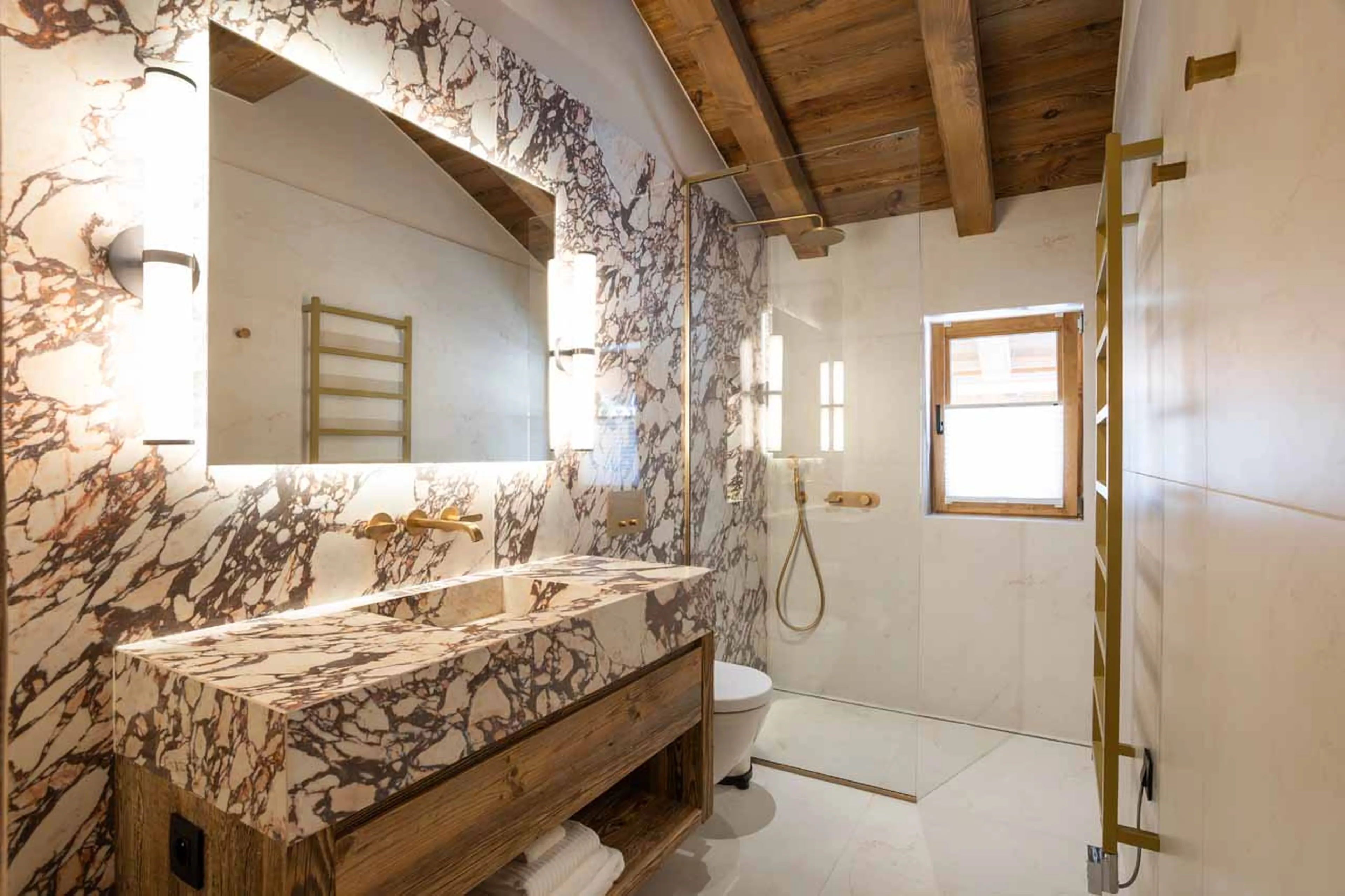 Bedroom 5 en-suite at Chalet Ilex in St Martin de Belleville