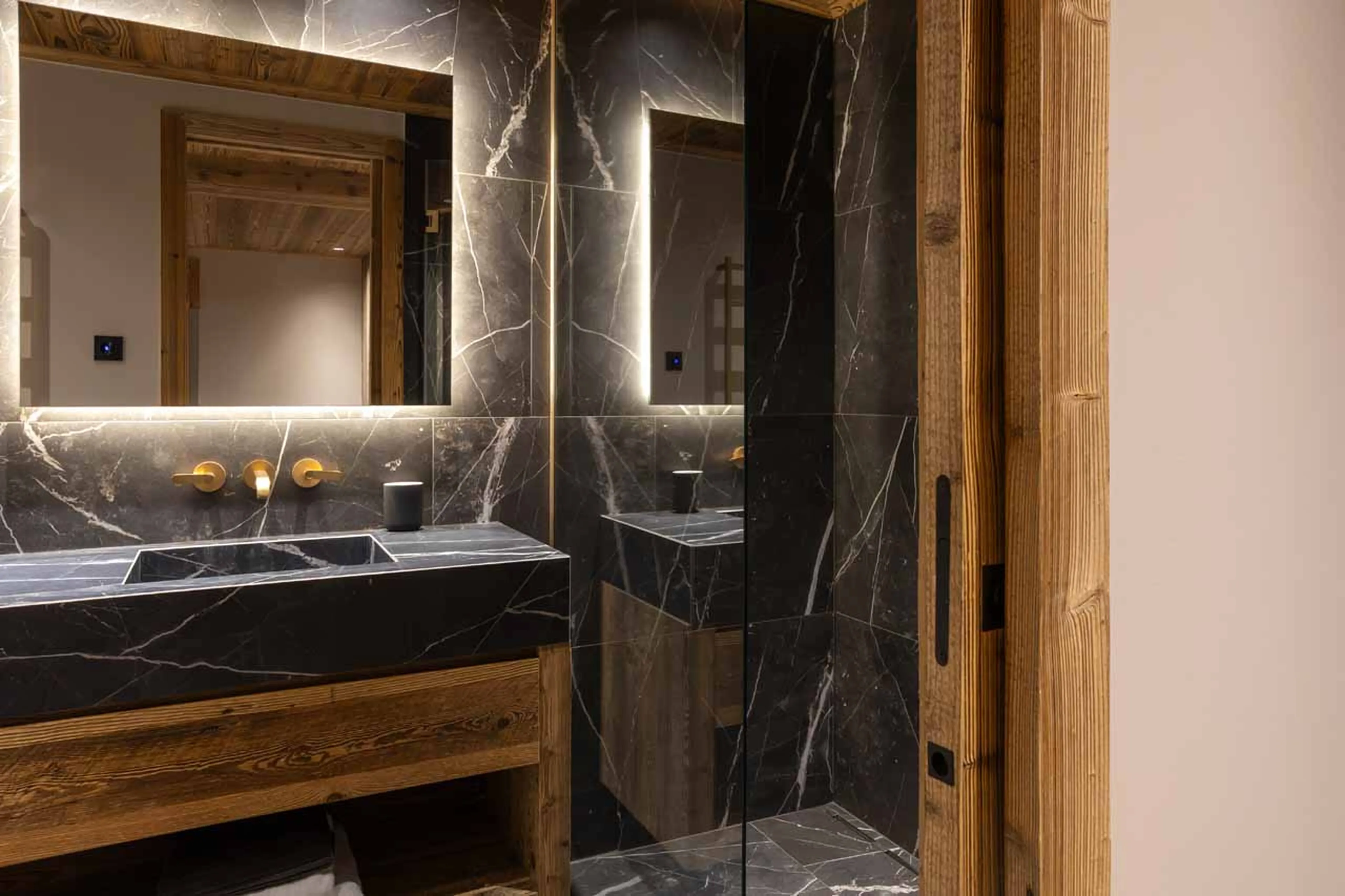 Bedroom 6 en-suite at Chalet Ilex in St Martin de Belleville