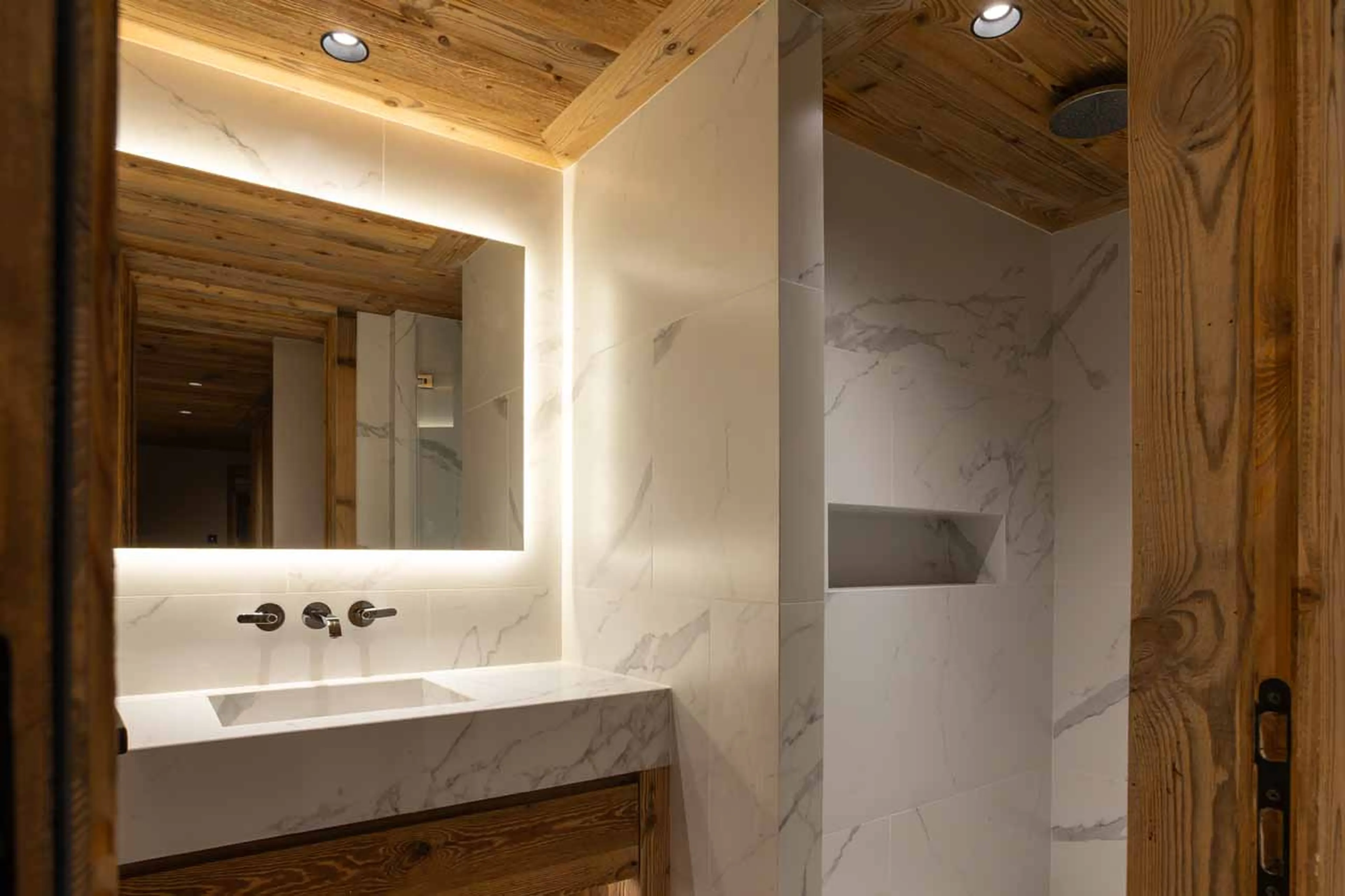 Bedroom 7 en-suite shower room at Chalet Ilex in St Martin de Belleville