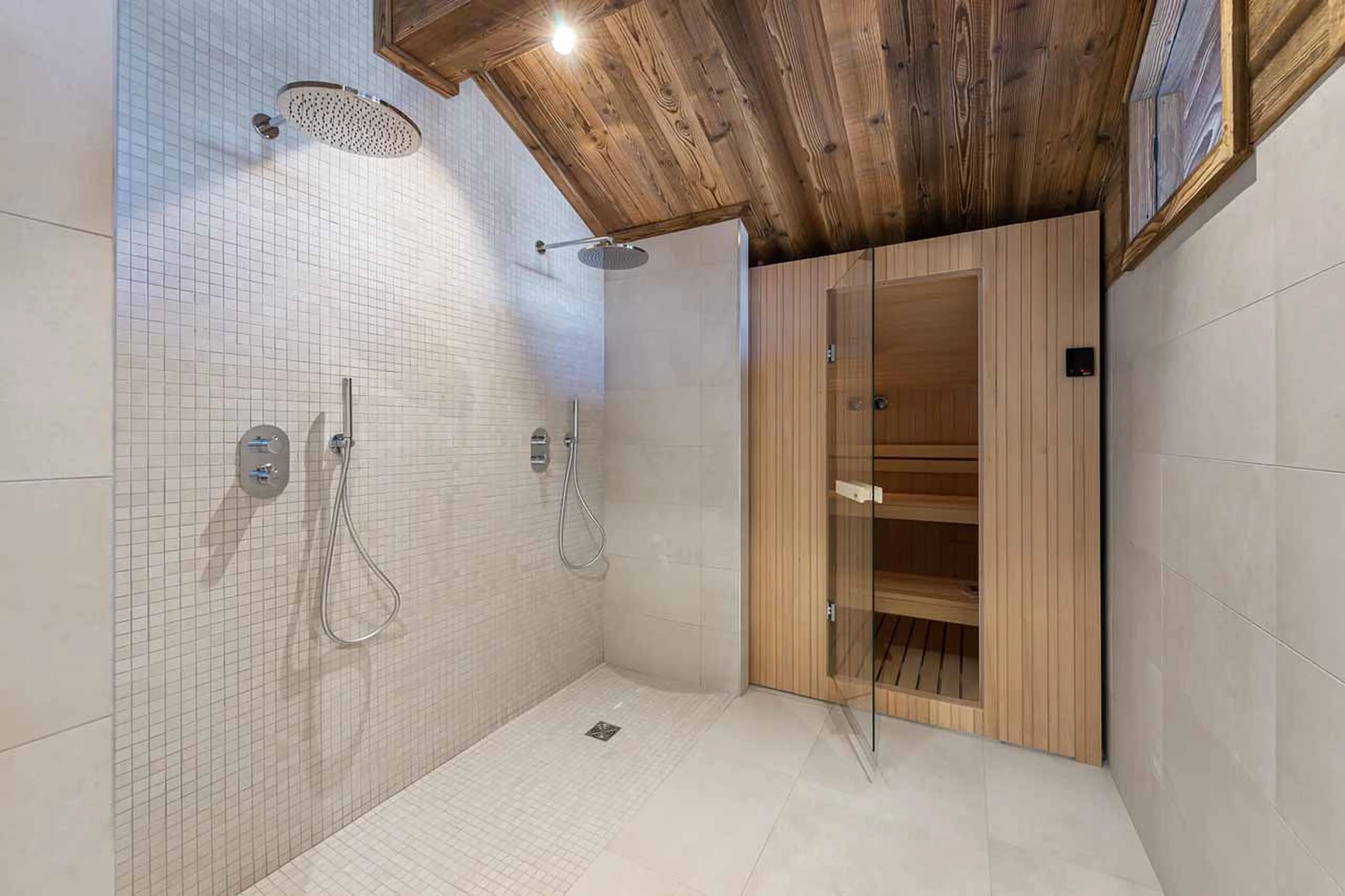 Sauna and shower at Chalet Illi in Courchevel 1550