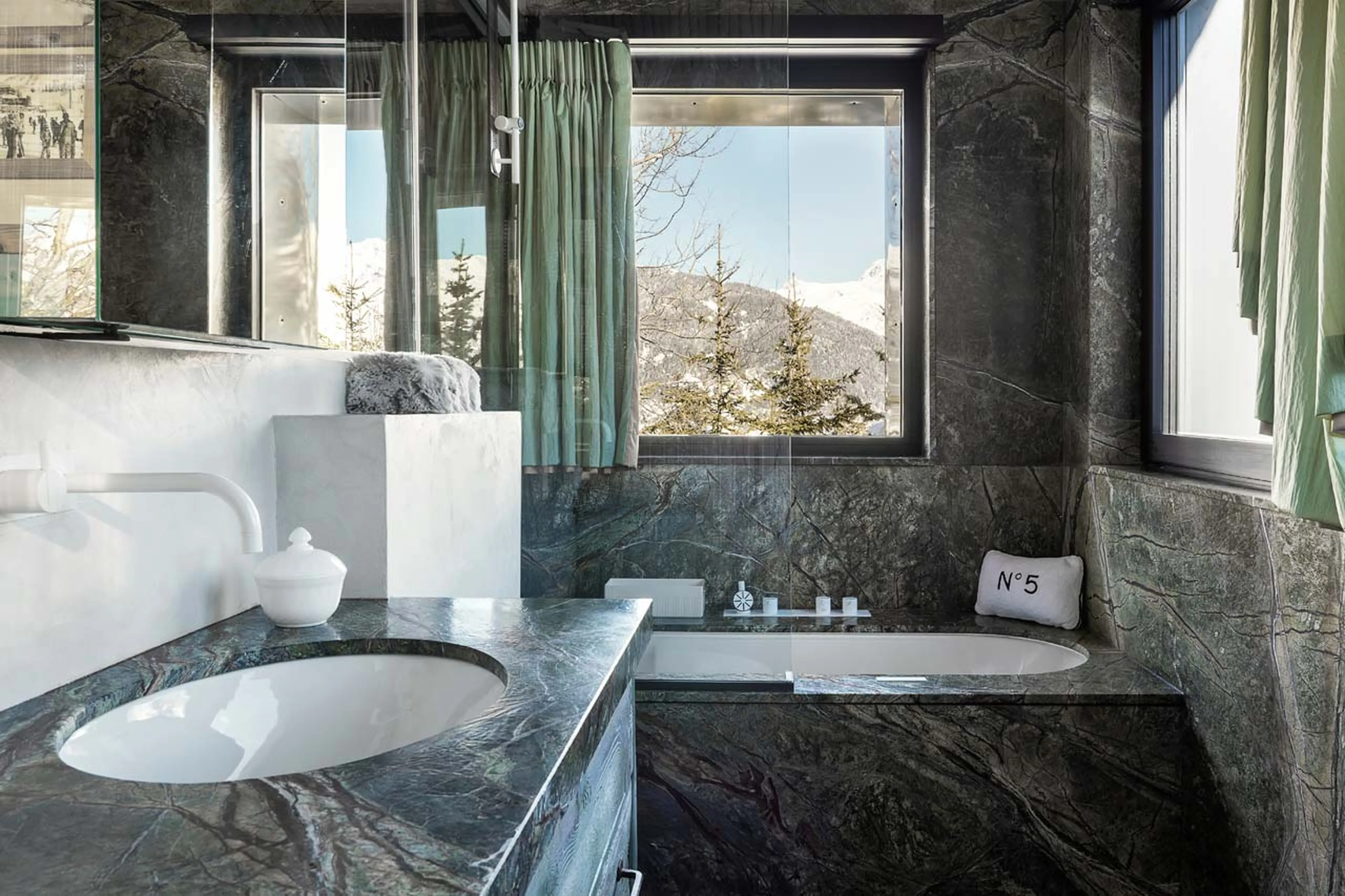 Bathroom one at Chalet Ililissat in Courchevel 1550