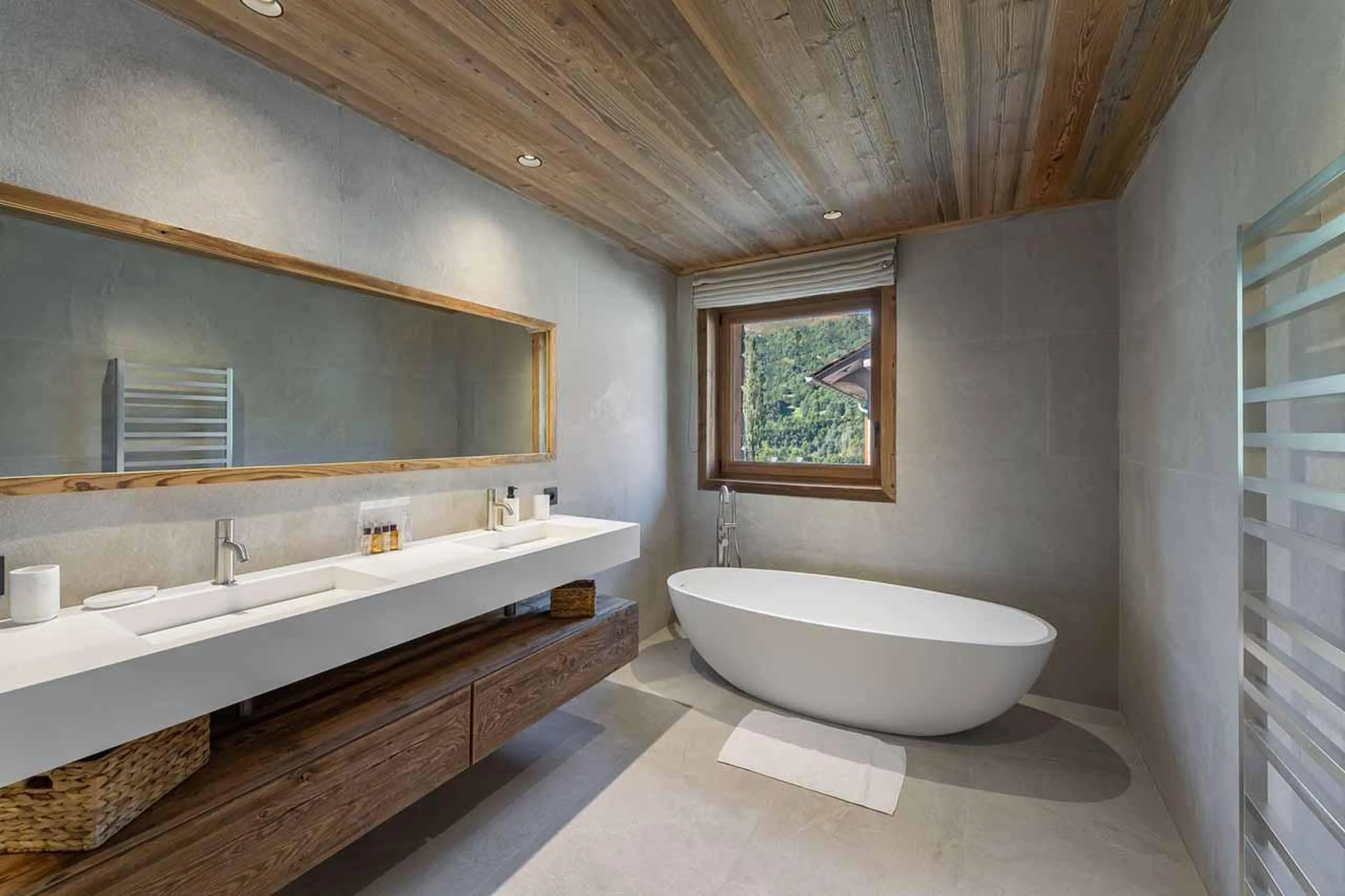 Bathroom three at Chalet Imladris in St Martin de Belleville