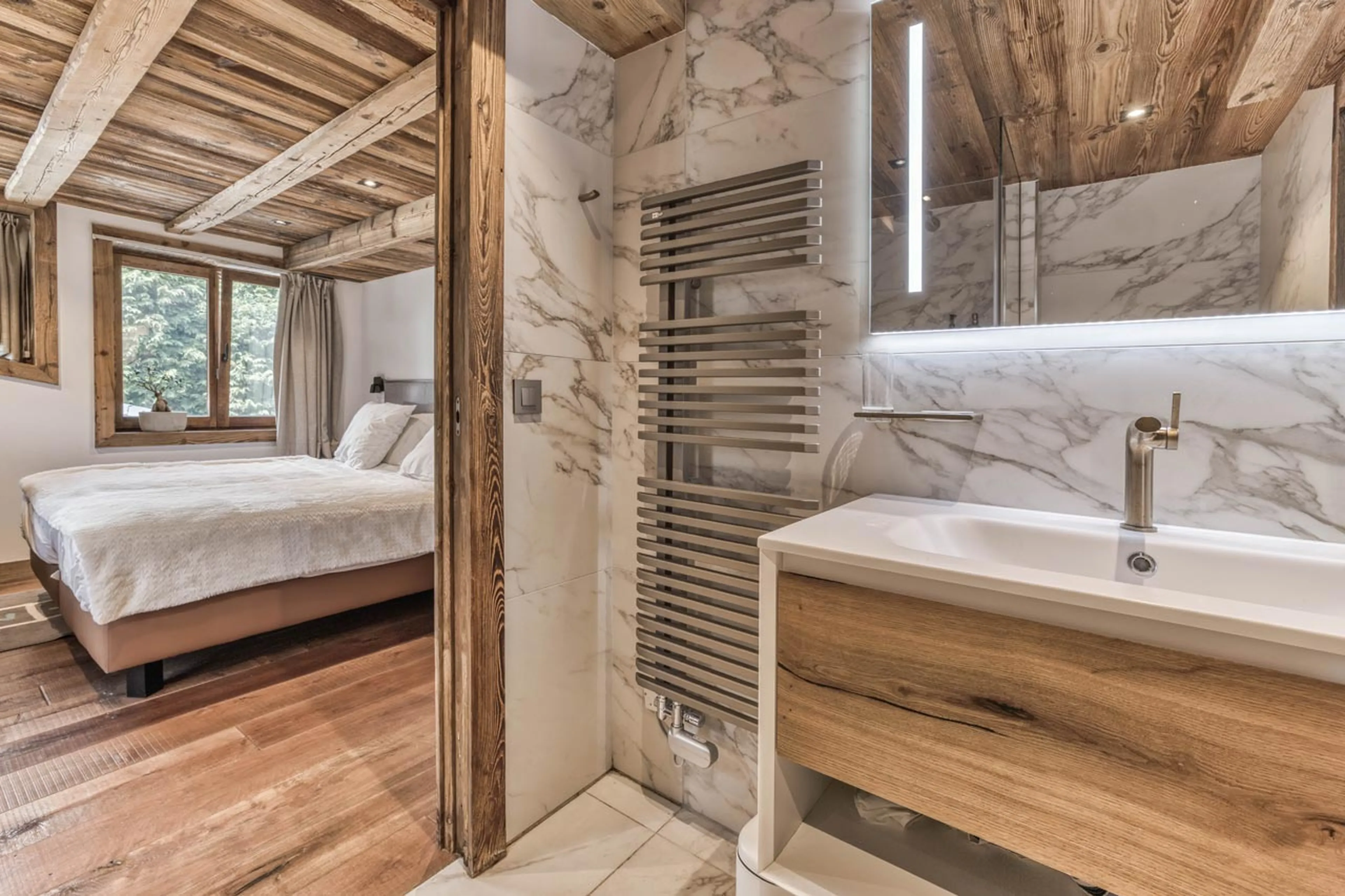 Shared shower room for bedroom 4 in Chalet Indigo, Chamonix