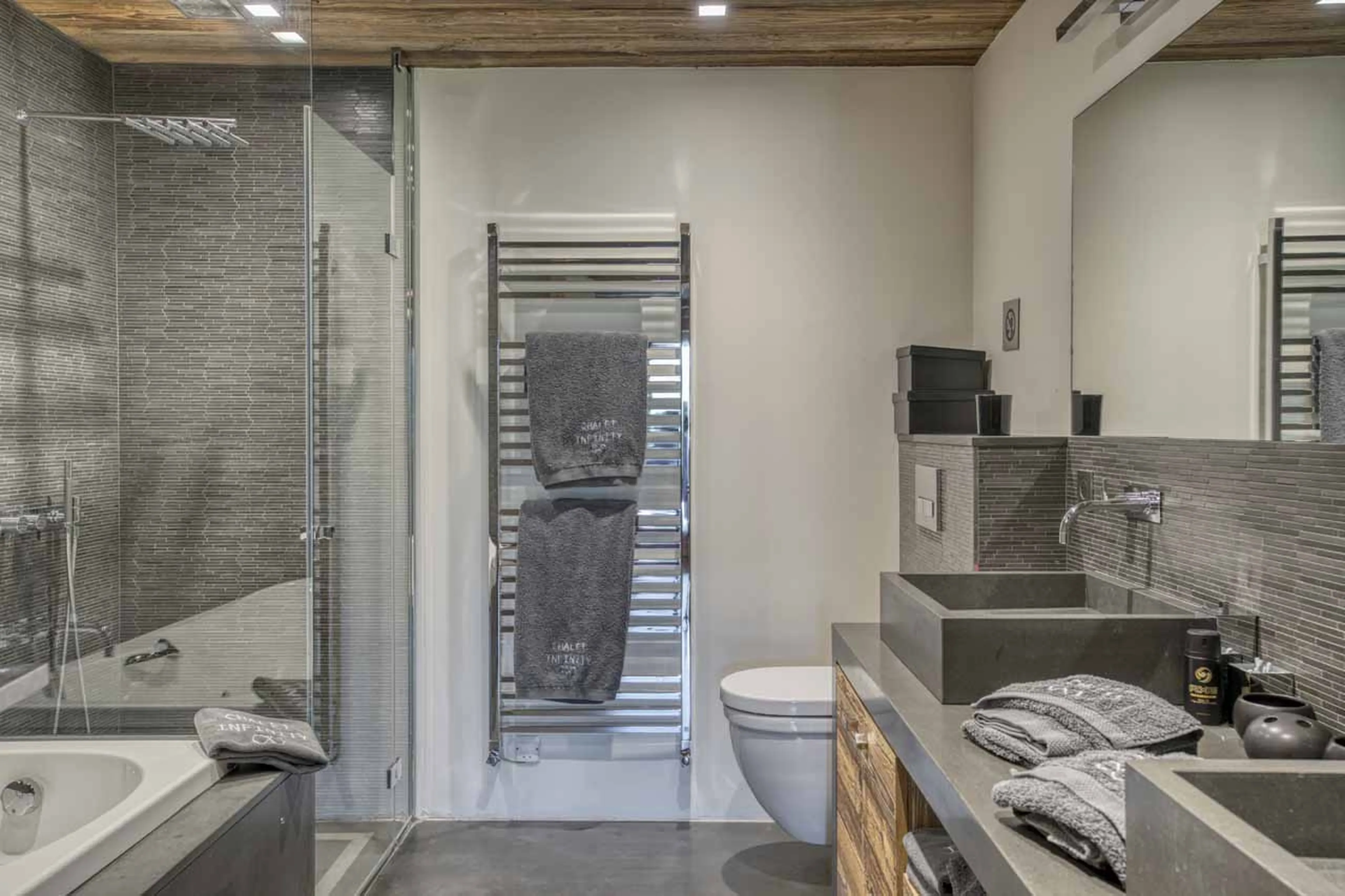 Bedroom 1 en-suite at Chalet Infinity in Megeve