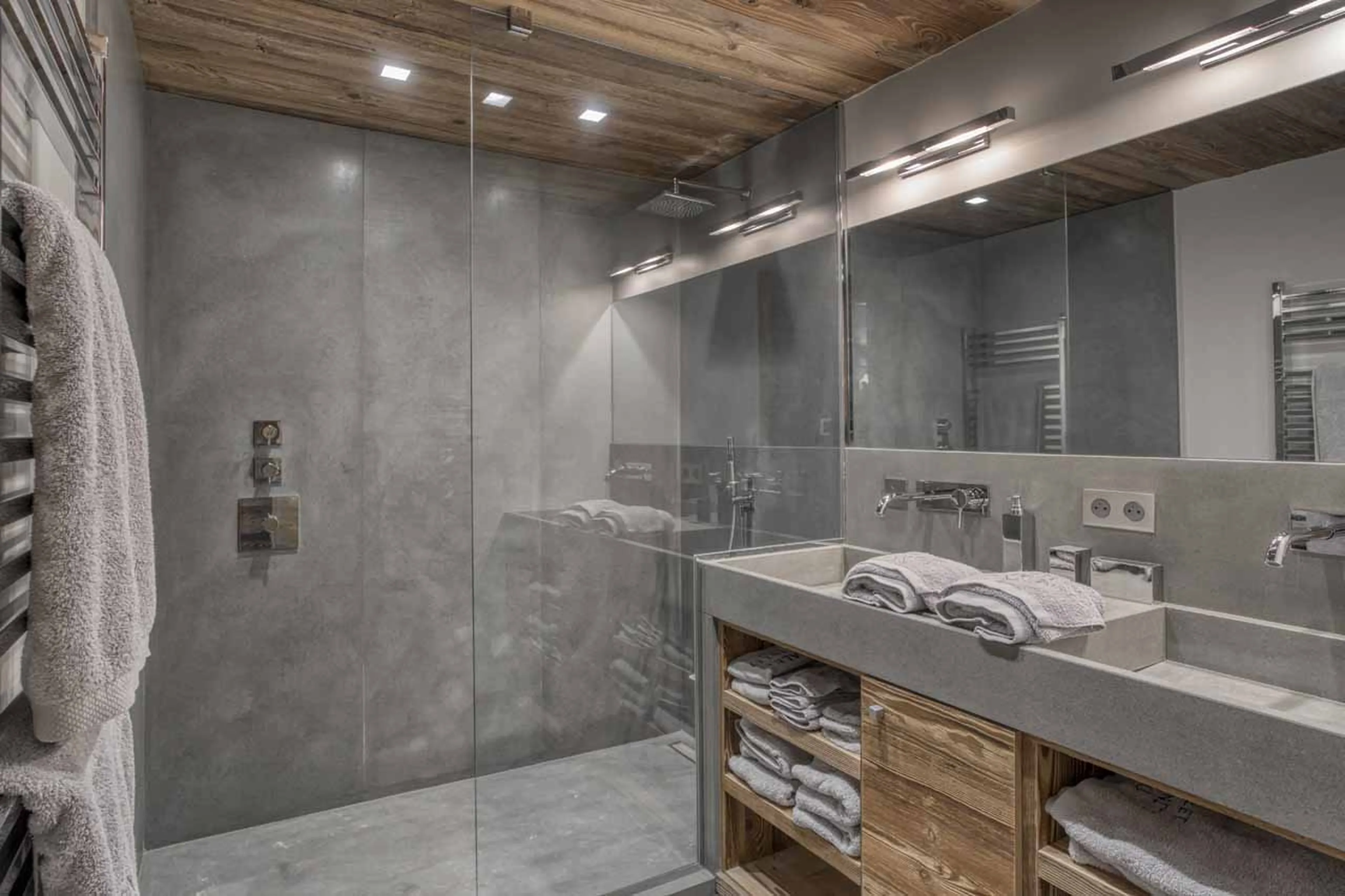 Bedroom 2 en-suite at Chalet Infinity in Megeve