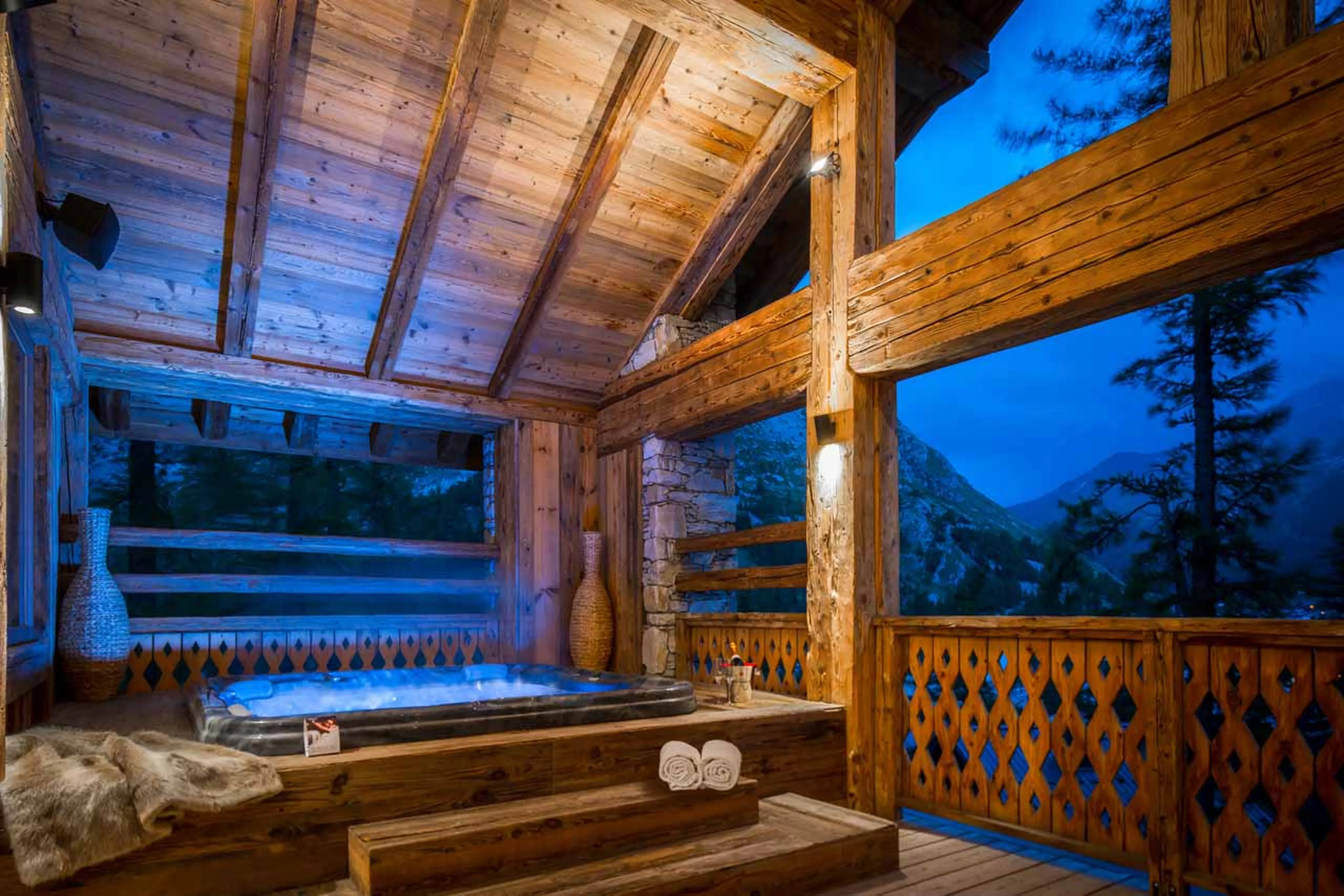 Hot tub at Chalet Inoko in Val d'Isere