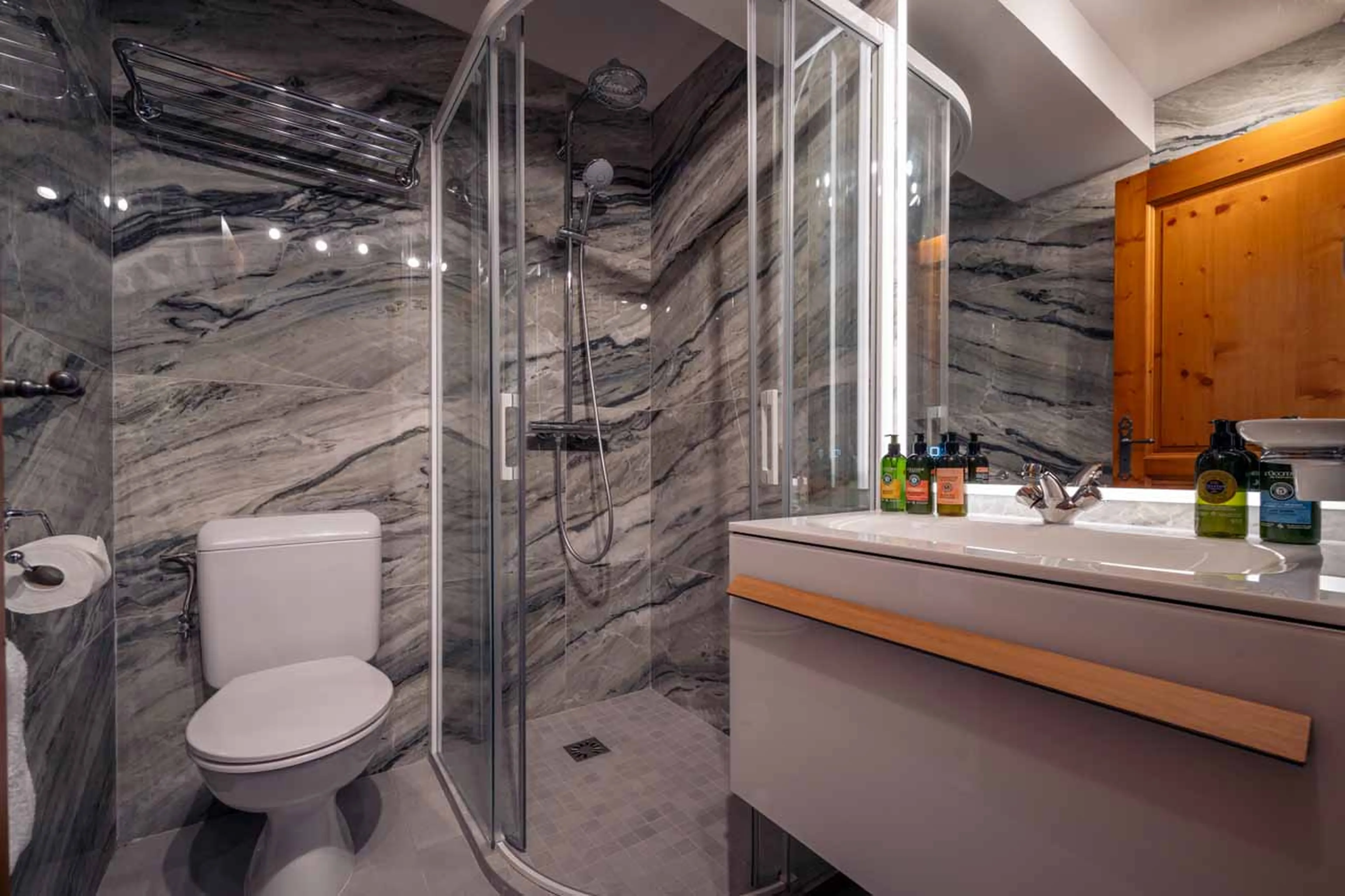 Bedroom 5 en-suite at Chalet Iona in Meribel