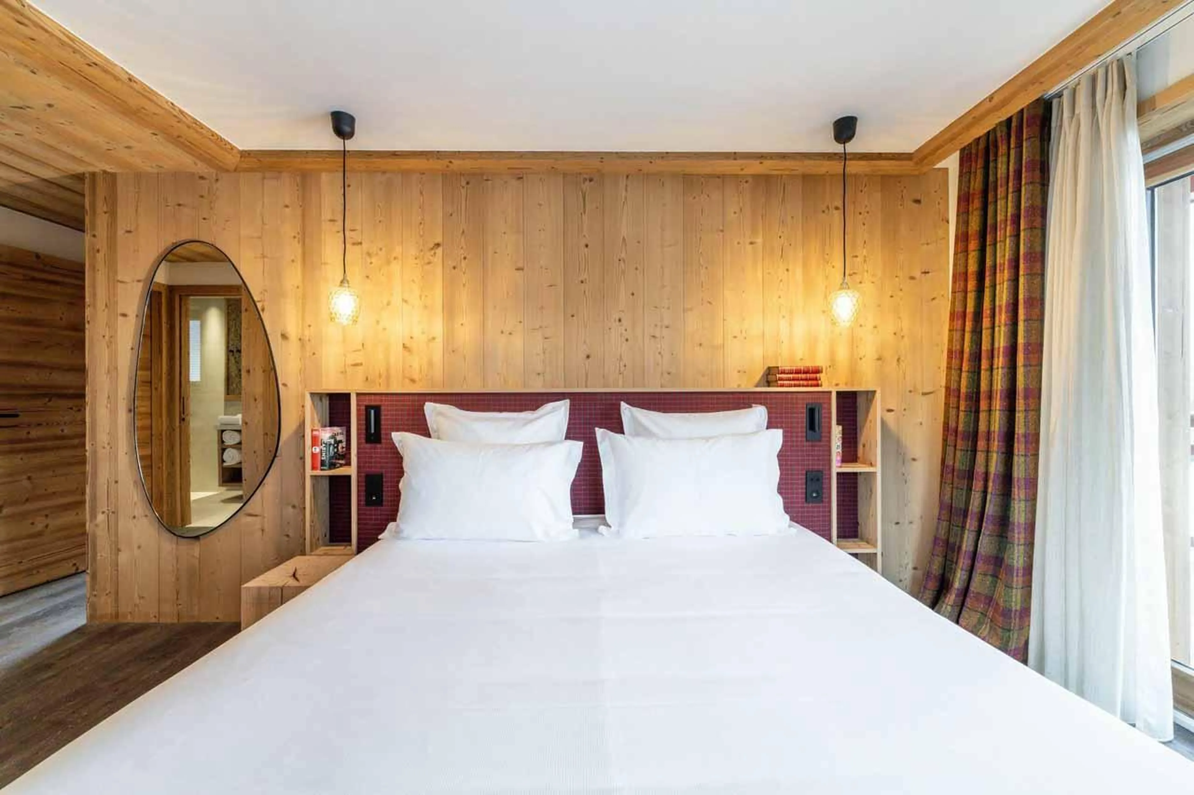 Double bedroom with pendant lighting in Chalet Irbis, Courchevel Le Praz