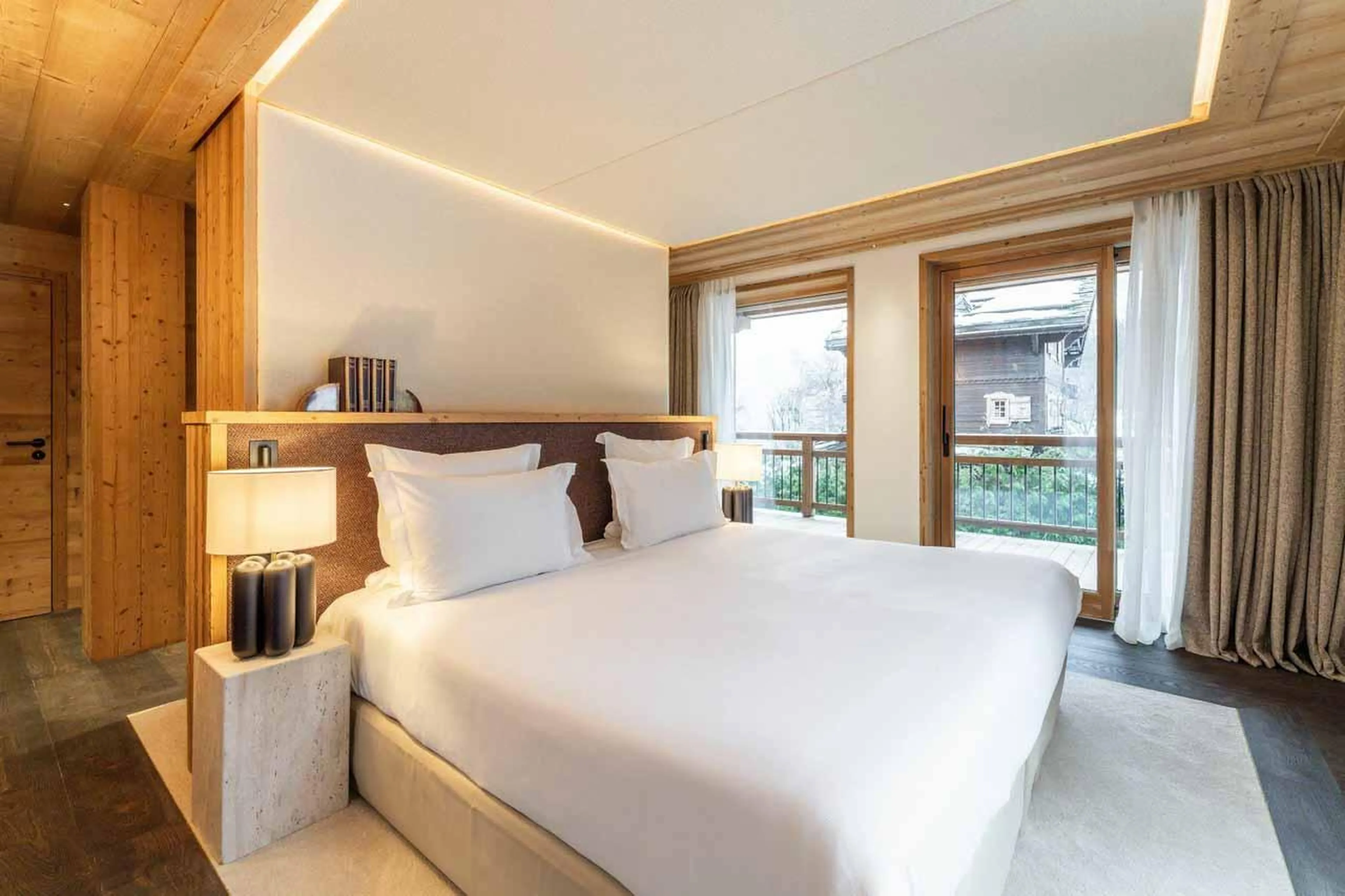 Double bedroom with balcony access in Chalet Irbis, Courchevel Le Praz
