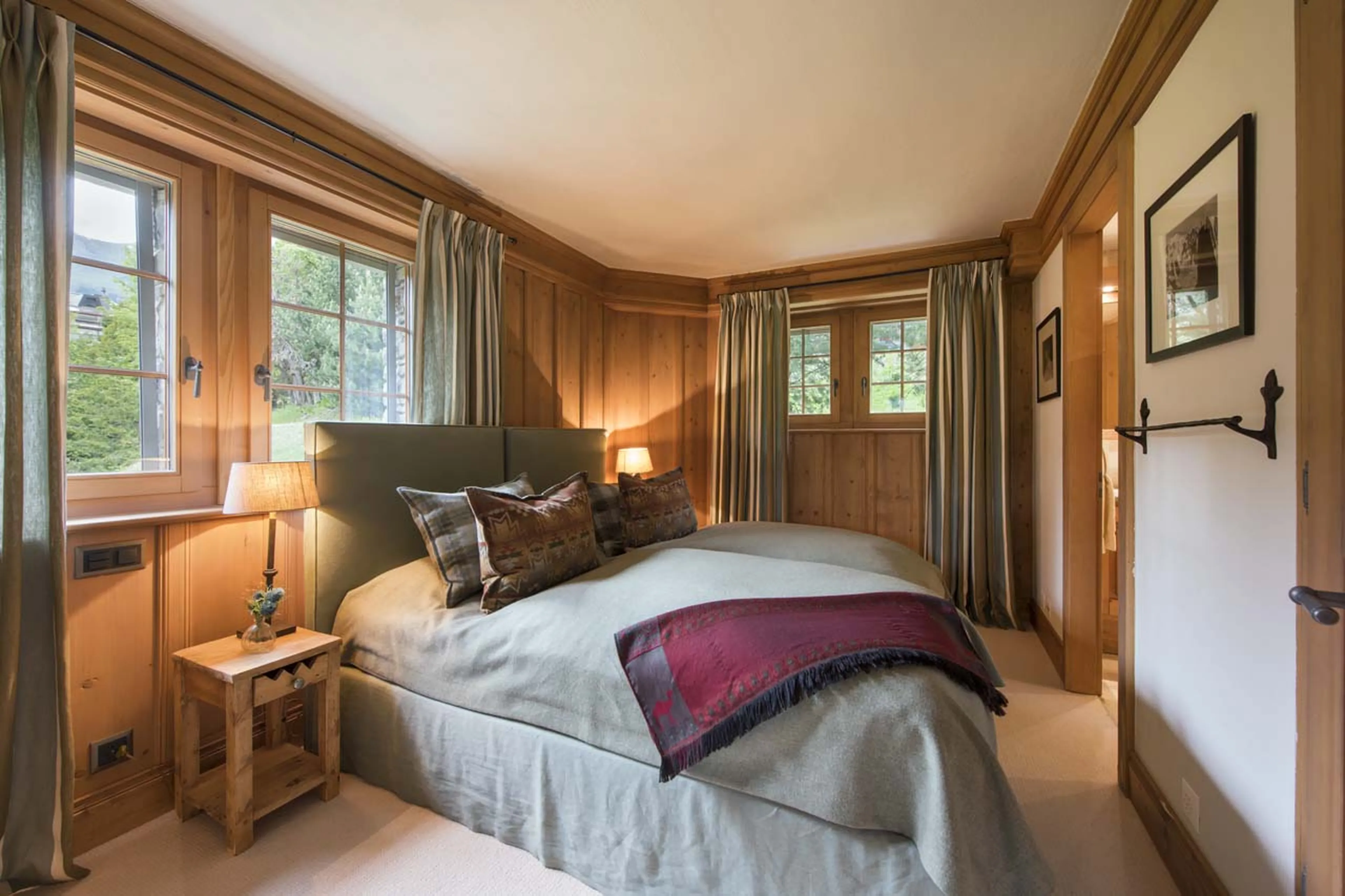 Bedroom four with twin/double bed in Chalet Ivouette in Verbier