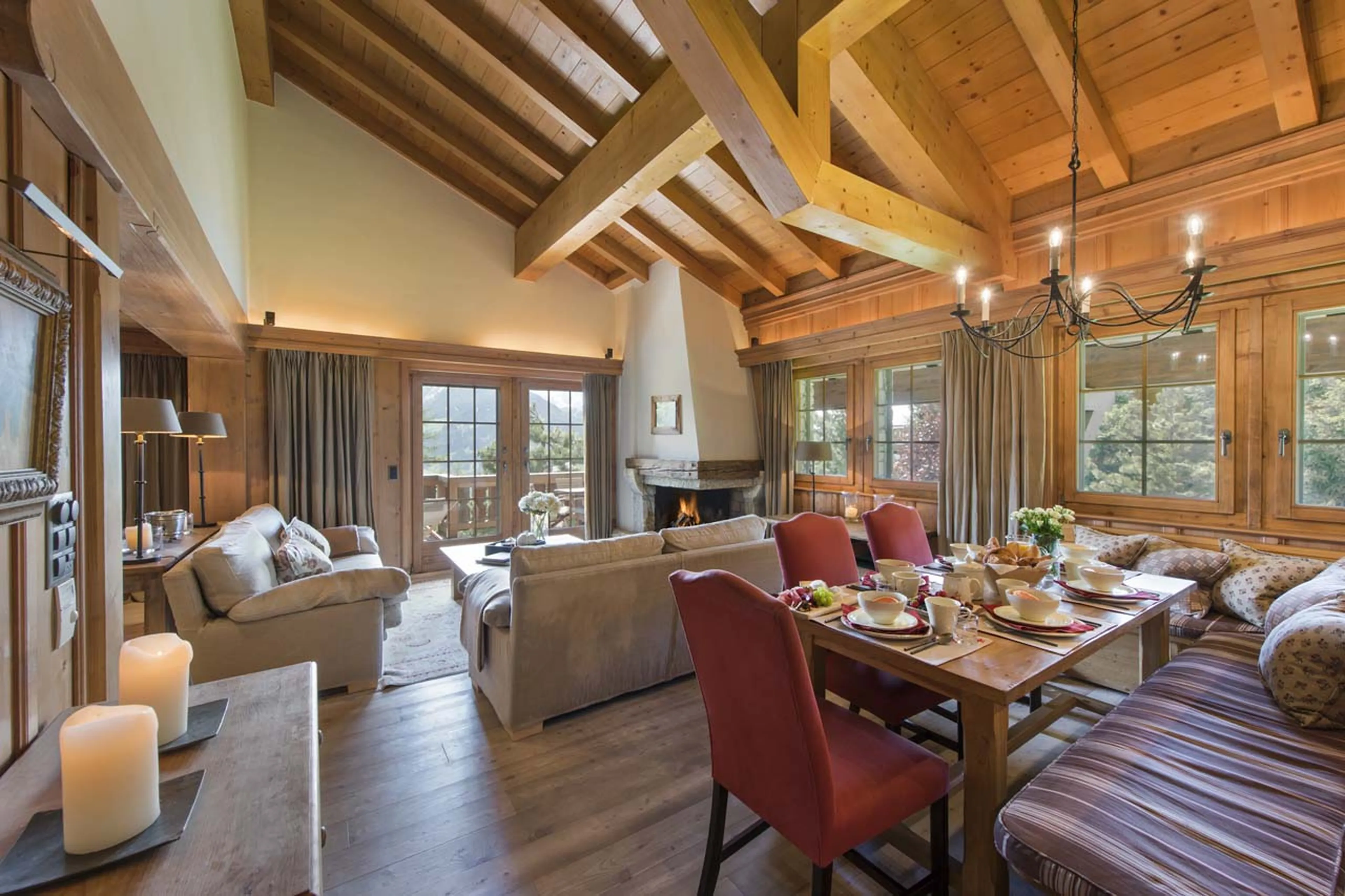 Dining table in Chalet Ivouette in Verbier