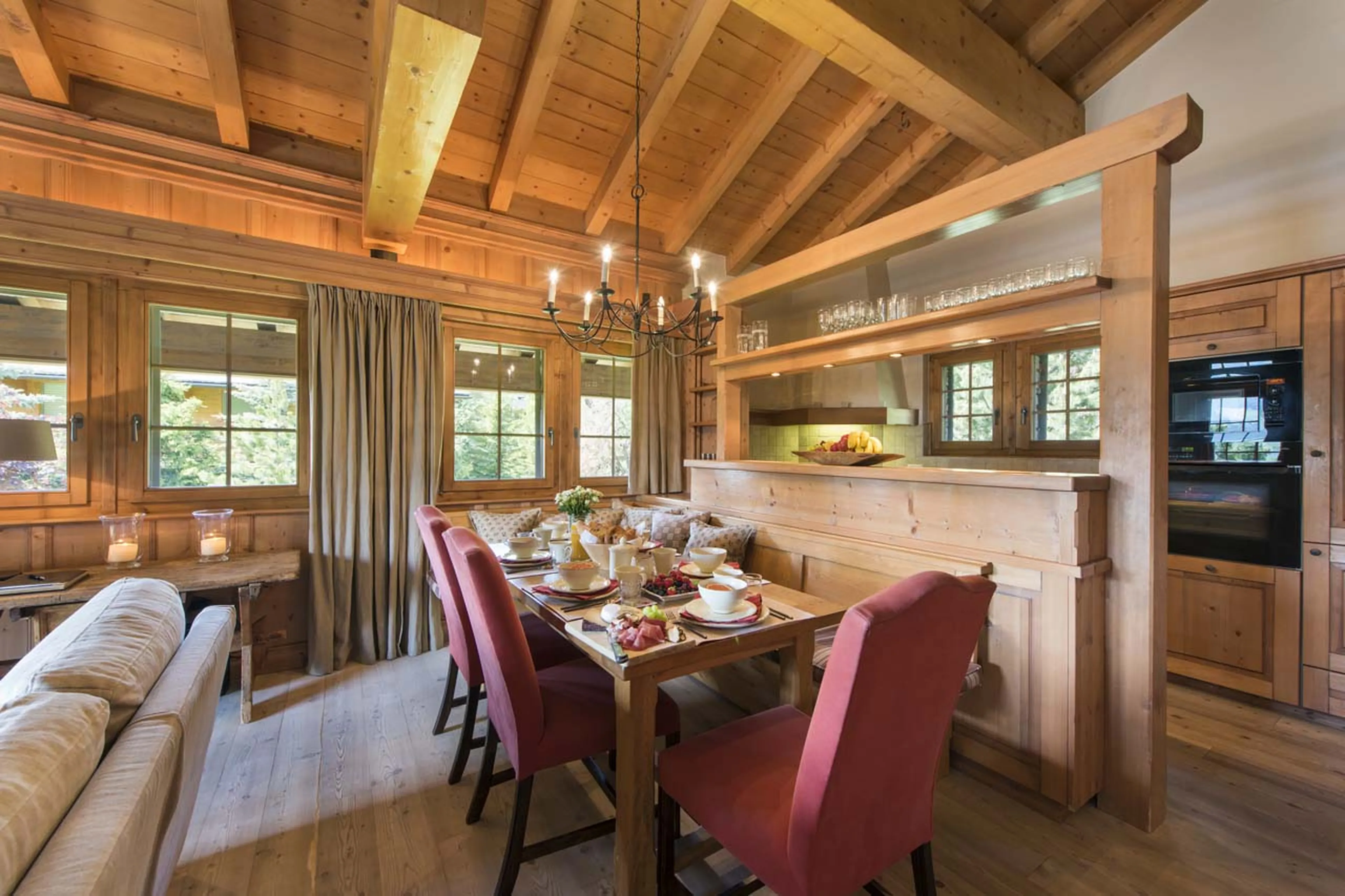 Bar, kitchen and dining table in Chalet Ivouette in Verbier