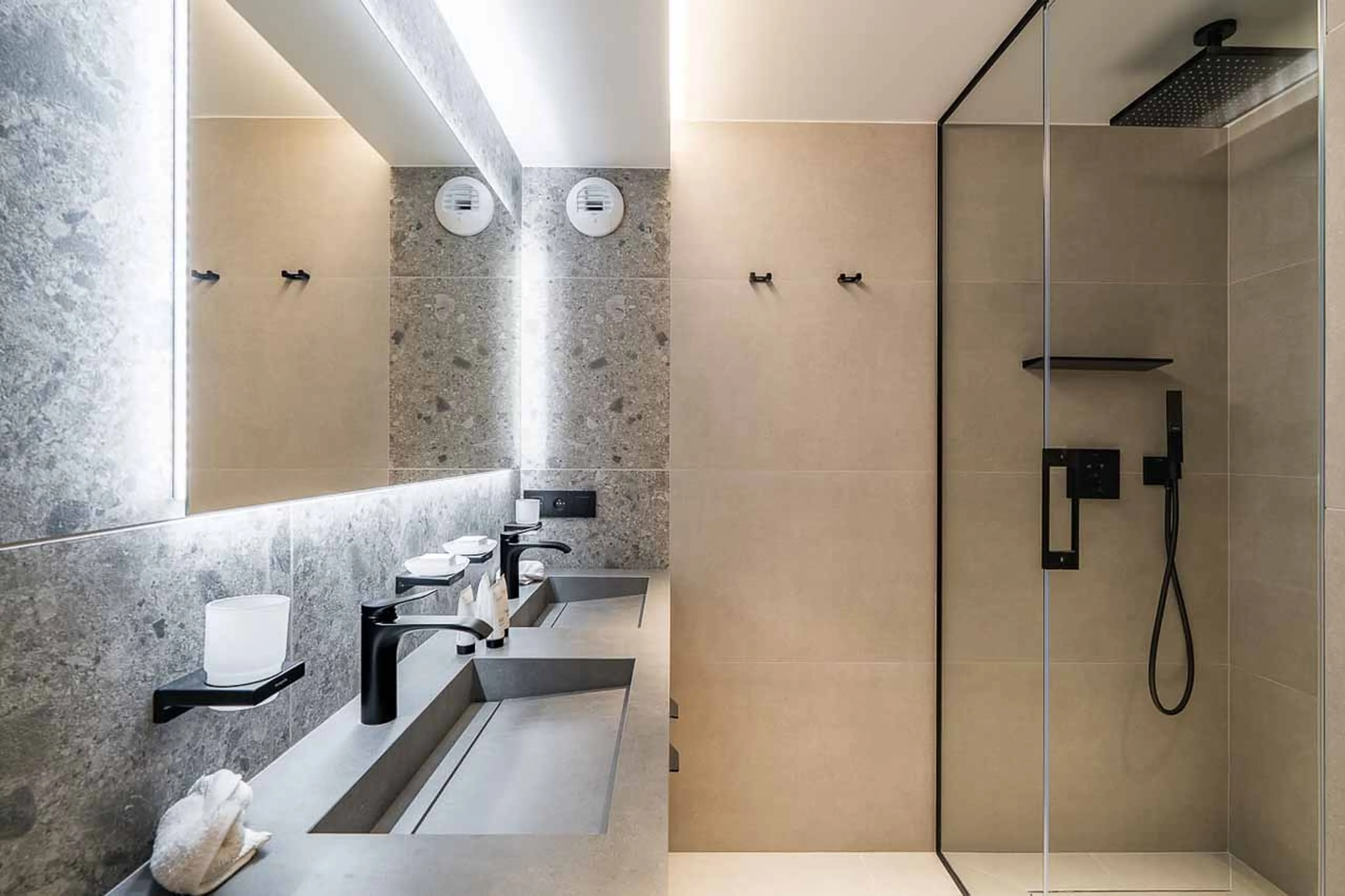 Bedroom 3 en-suite at Chalet J in Meribel