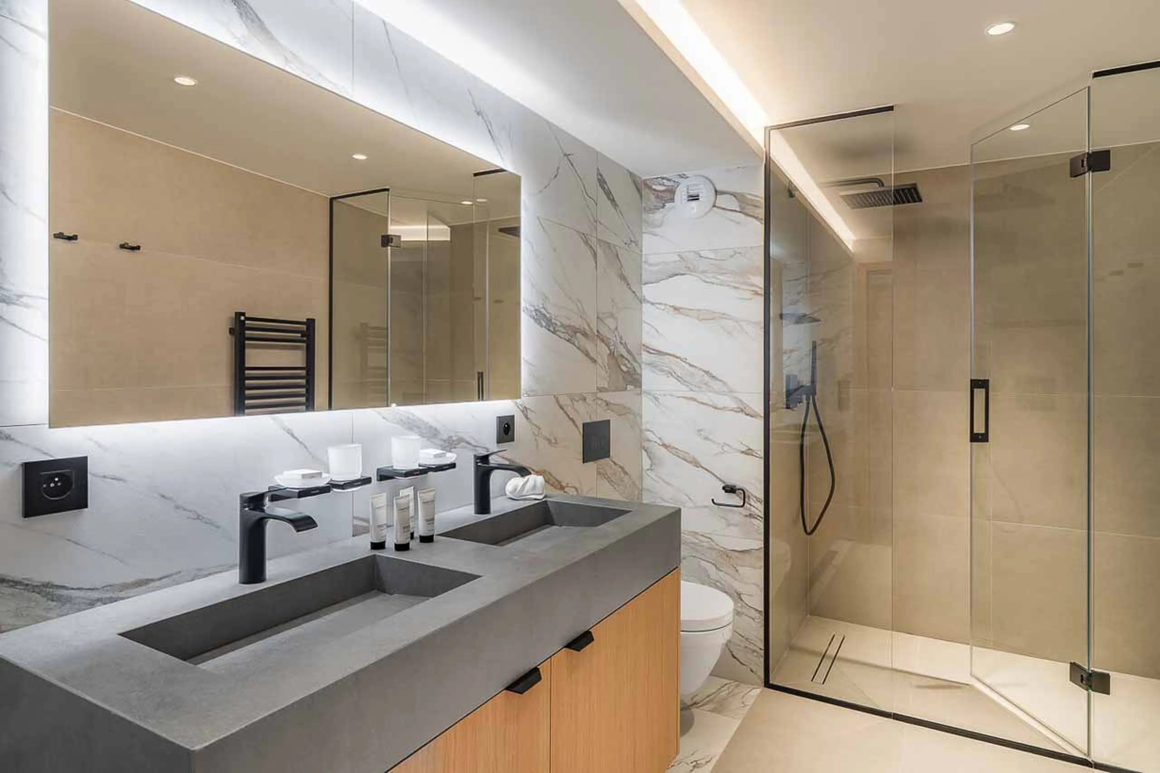 Bedroom 6 en-suite at Chalet J in Meribel