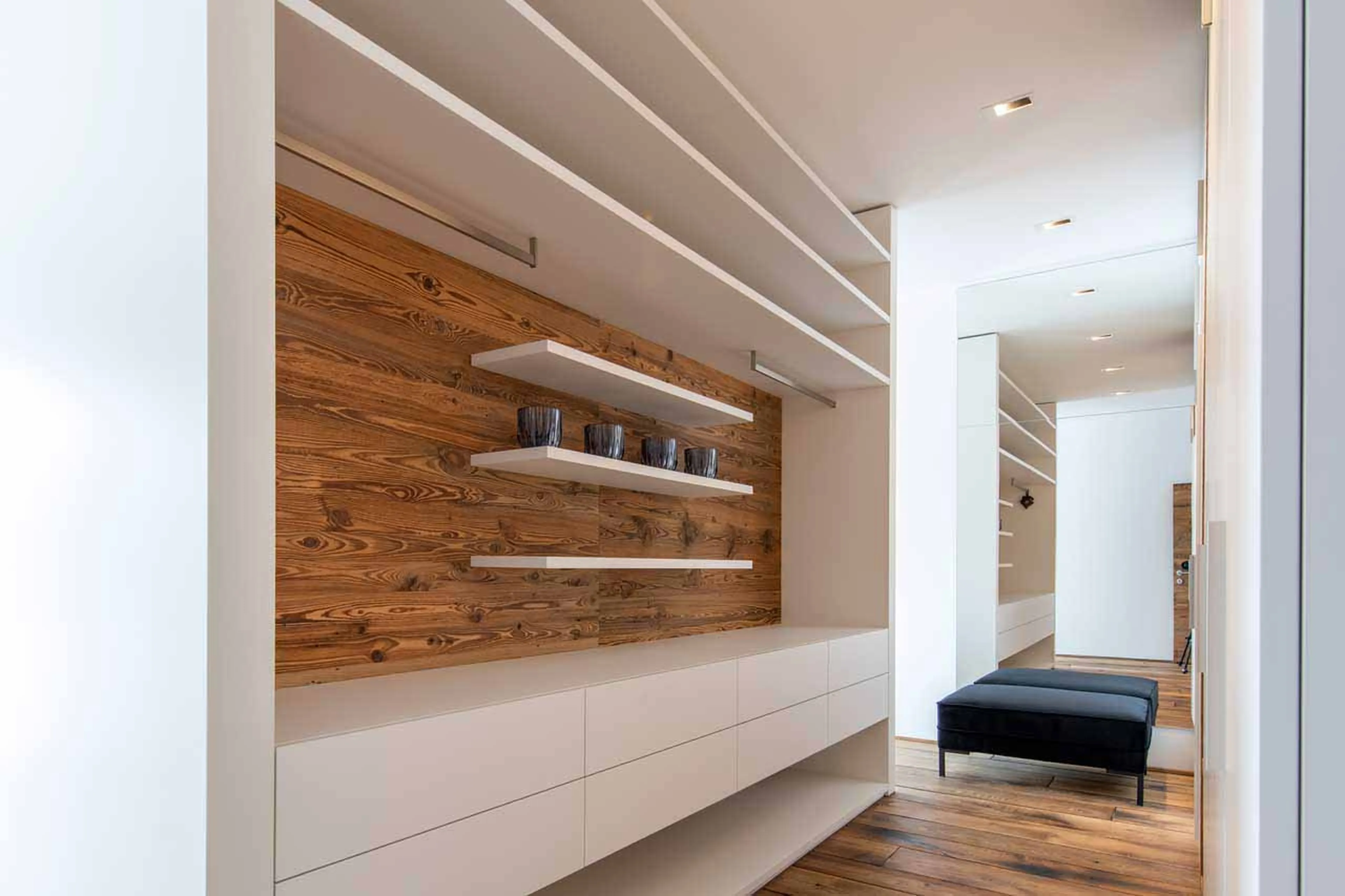 Walk-in wardrobe at Chalet Jakobshorn in Davos