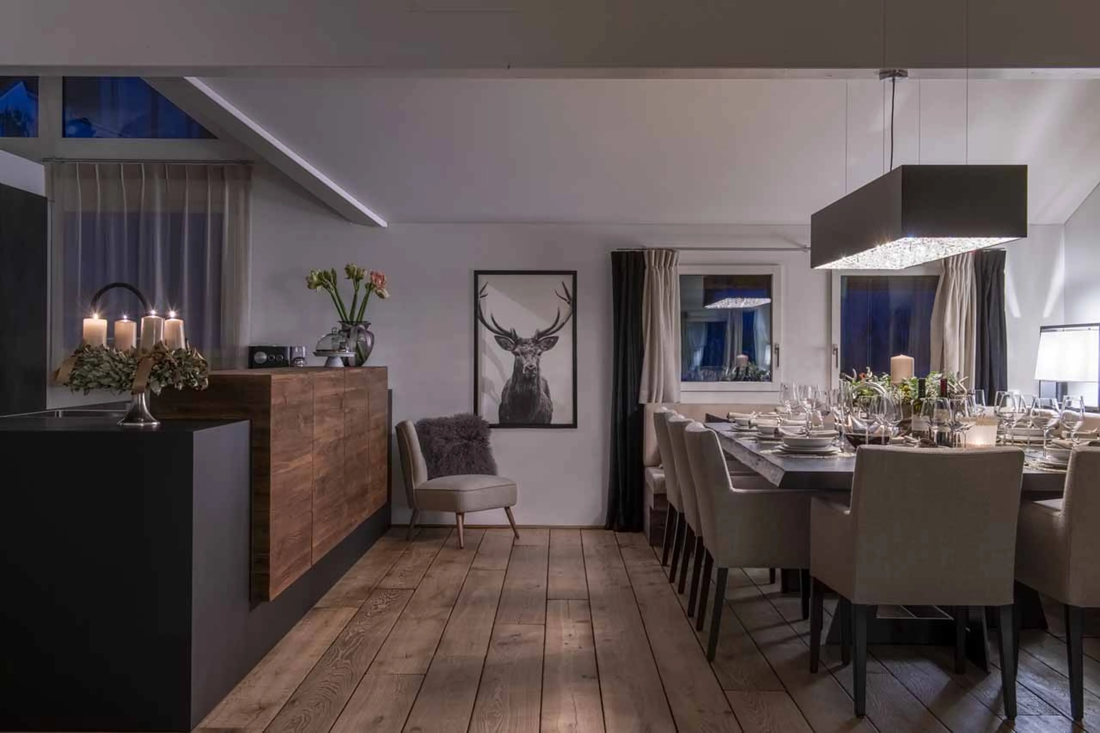 Dining area and kitchen at Chalet Jakobshorn in Davos