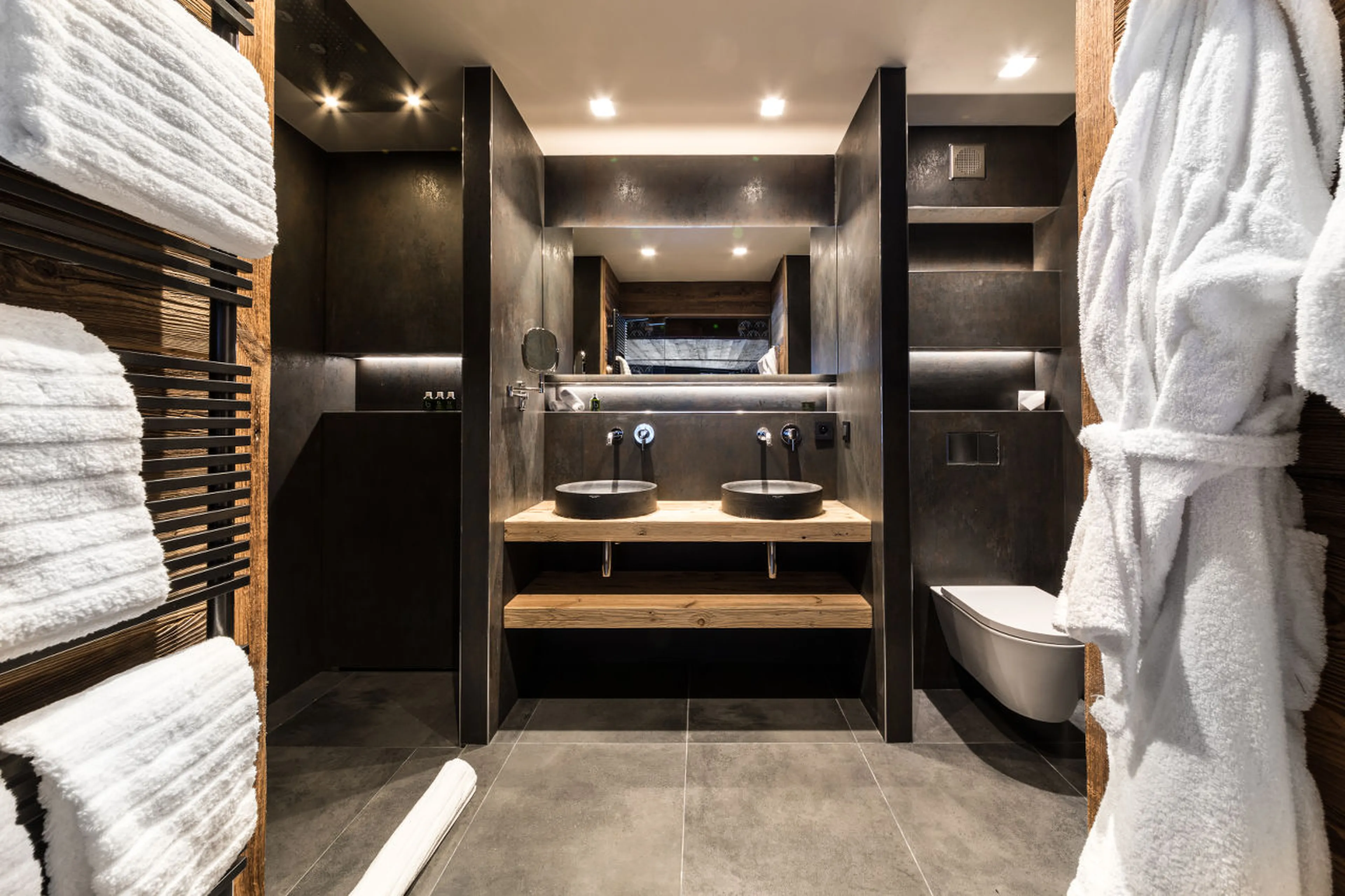 Master bathroom at Chalet Joux Plane in Morzine