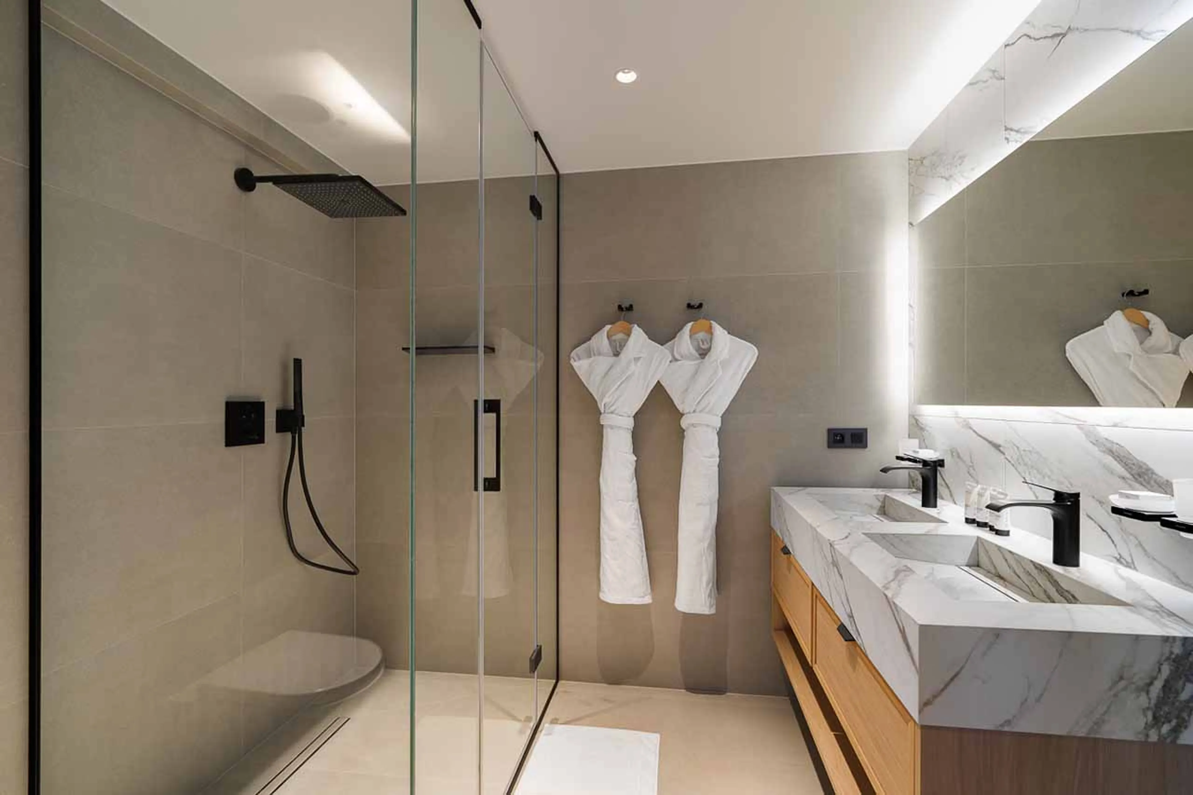 Bedroom 5 en-suite at Chalet k in Meribel