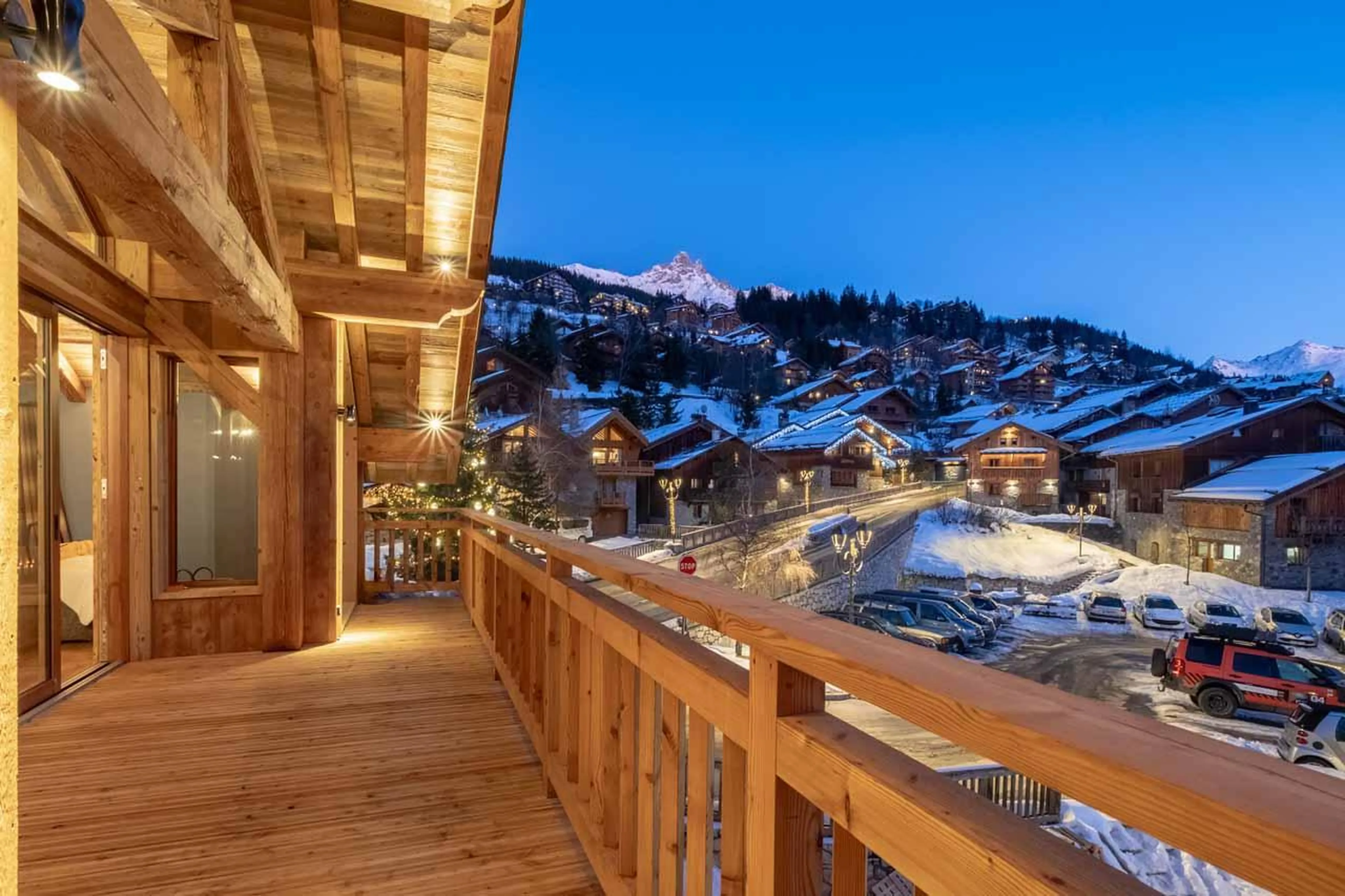 Balcony with resort views in Chalet Kalinka, Meribel