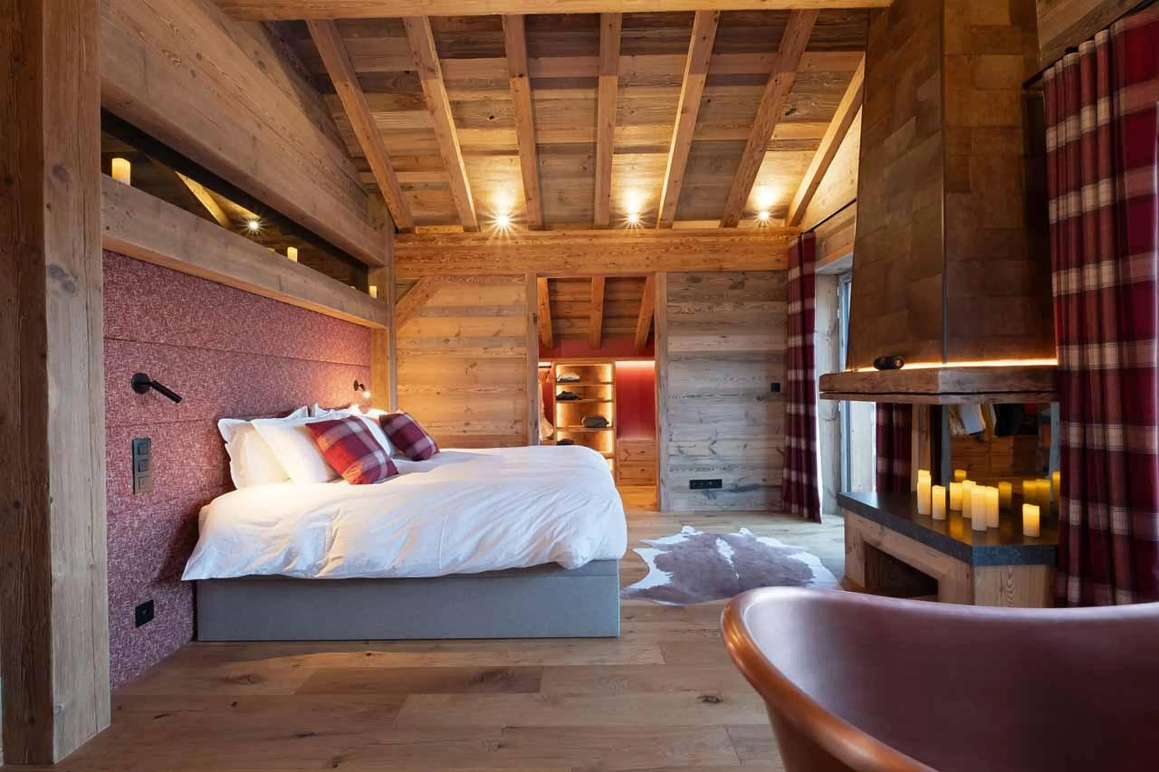 Double bedroom with fireplace in Chalet Kalinka, Meribel