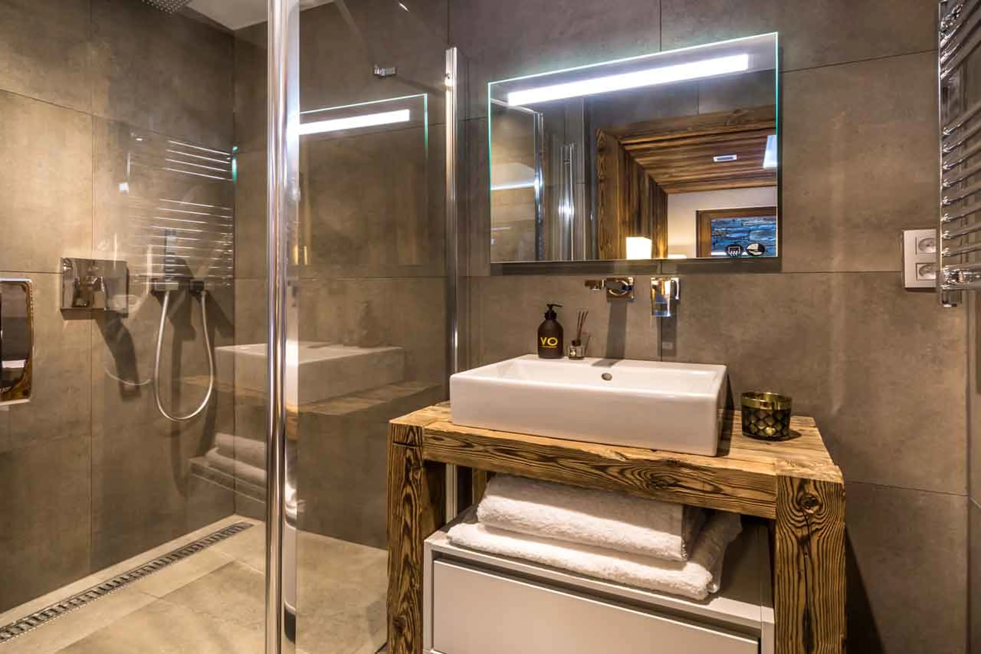 Bedroom 1 ensuite at Chalet Kapa in Morzine