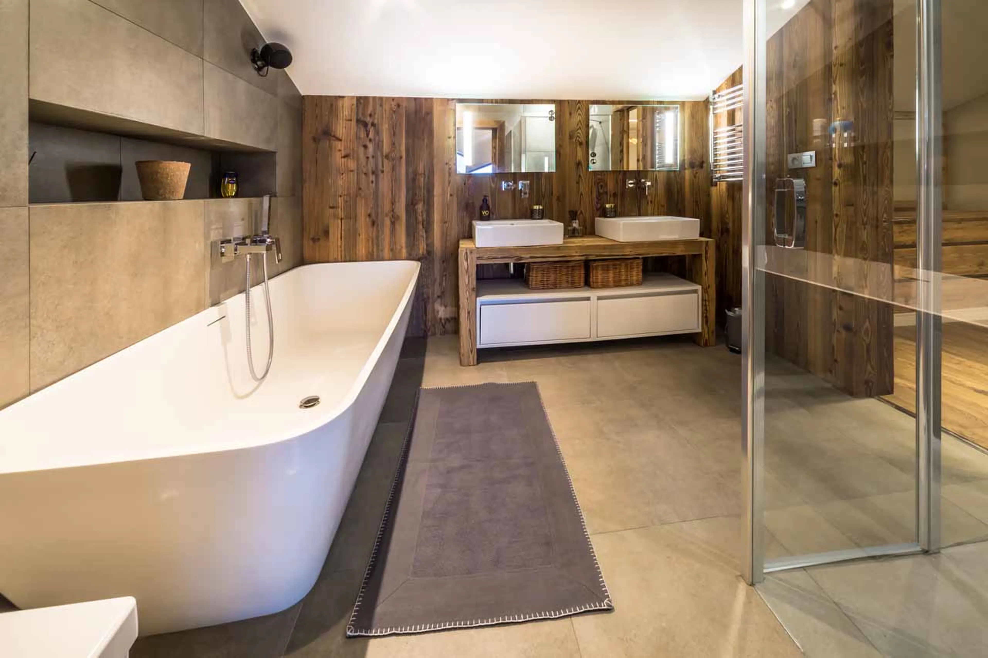 Bedroom 4 ensuite at Chalet Kapa in Morzine