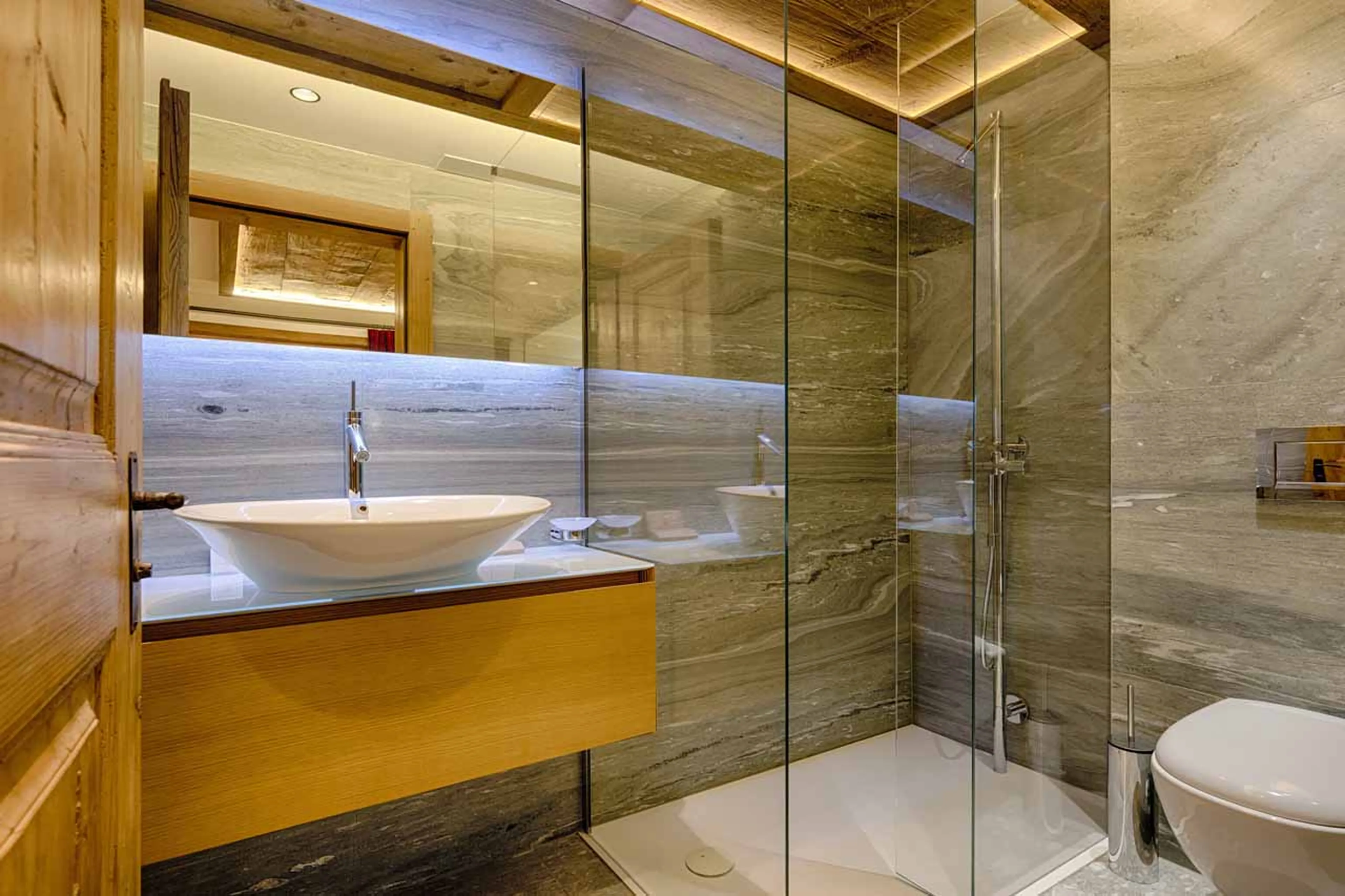 Bedroom 7 en-suite at Chalet Kemaura in Zermatt