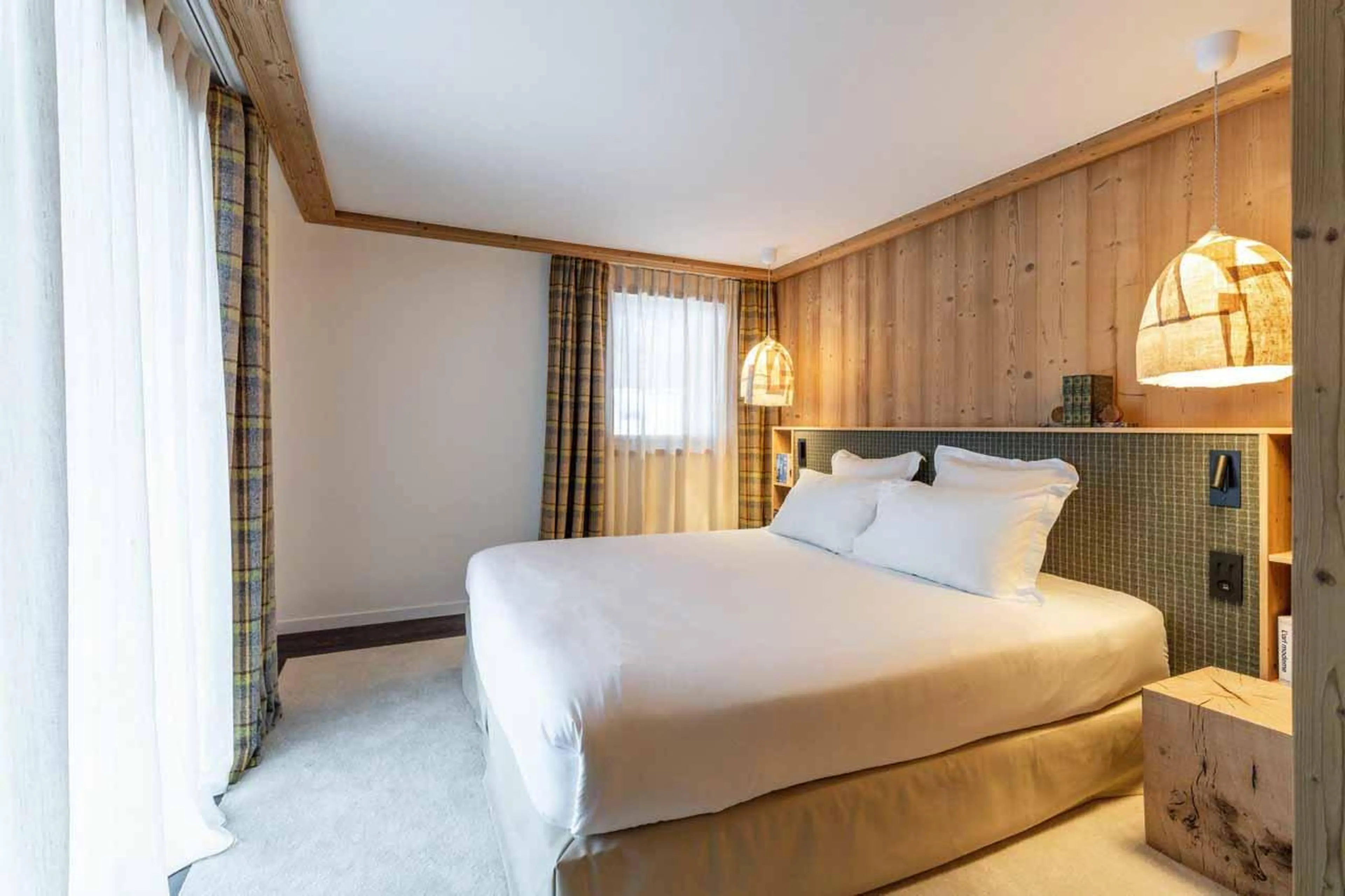 Double bedroom in Chalet Khoton, Courchevel Le Praz
