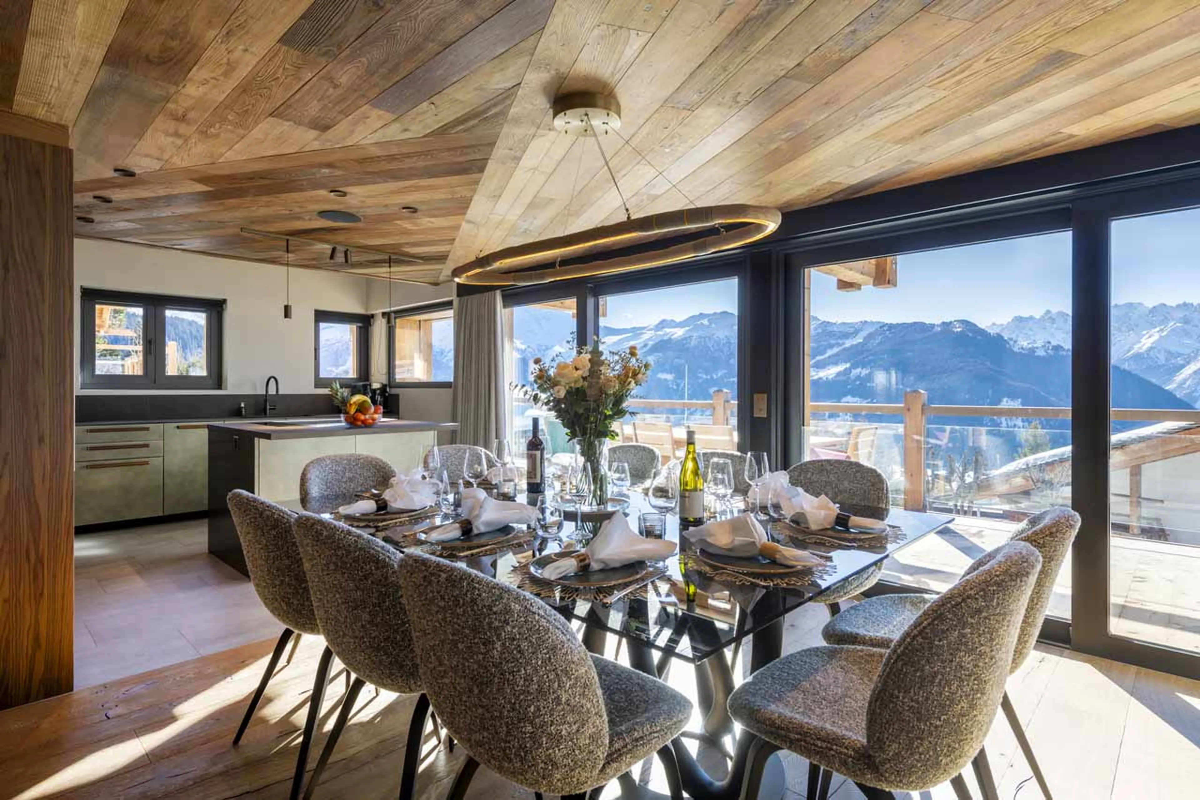 Dining area in Chalet Kitsilano, Verbier
