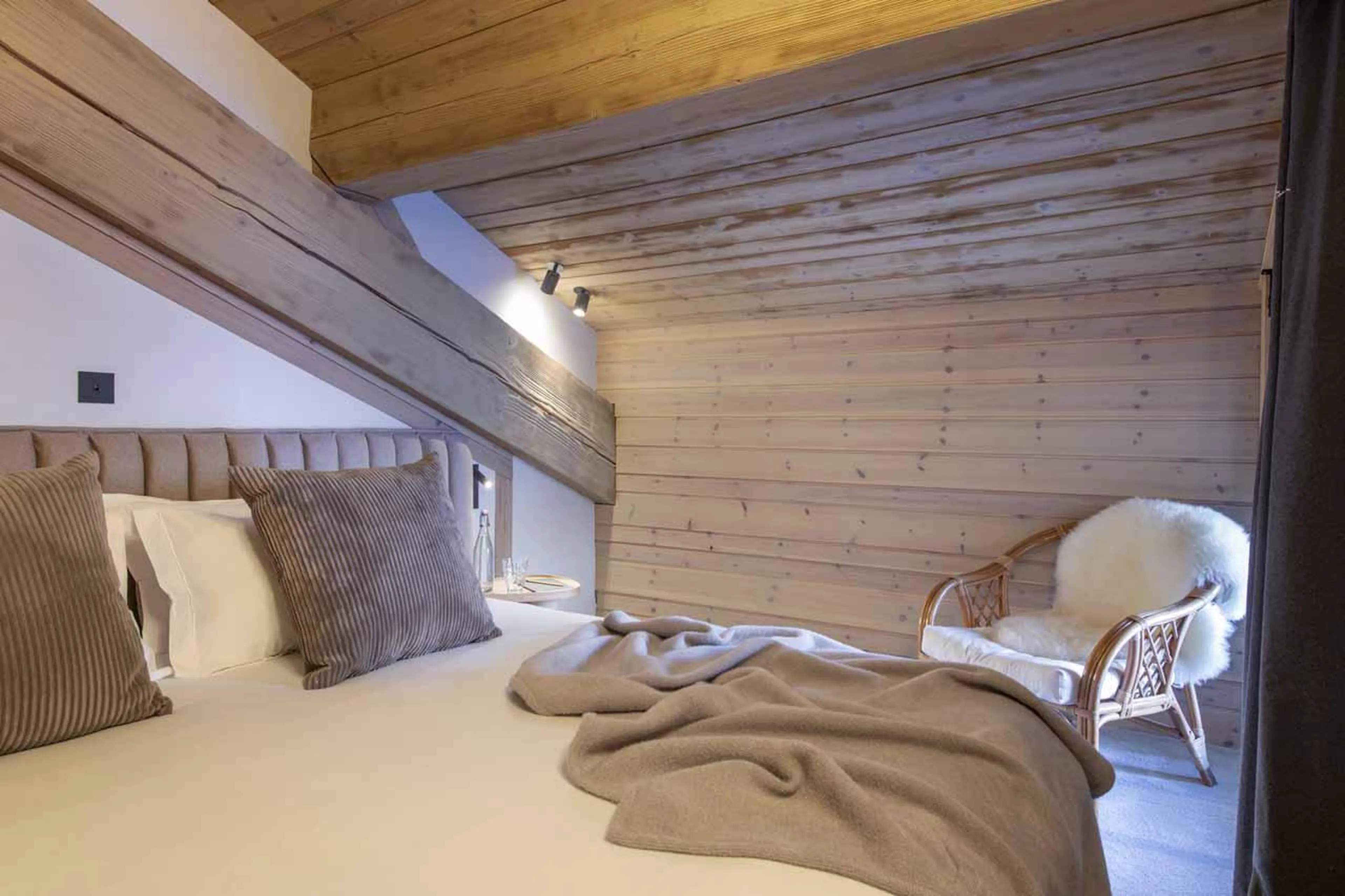 Double bedroom with en-suite shower room at Chalet Kitsune in Val d'Isere