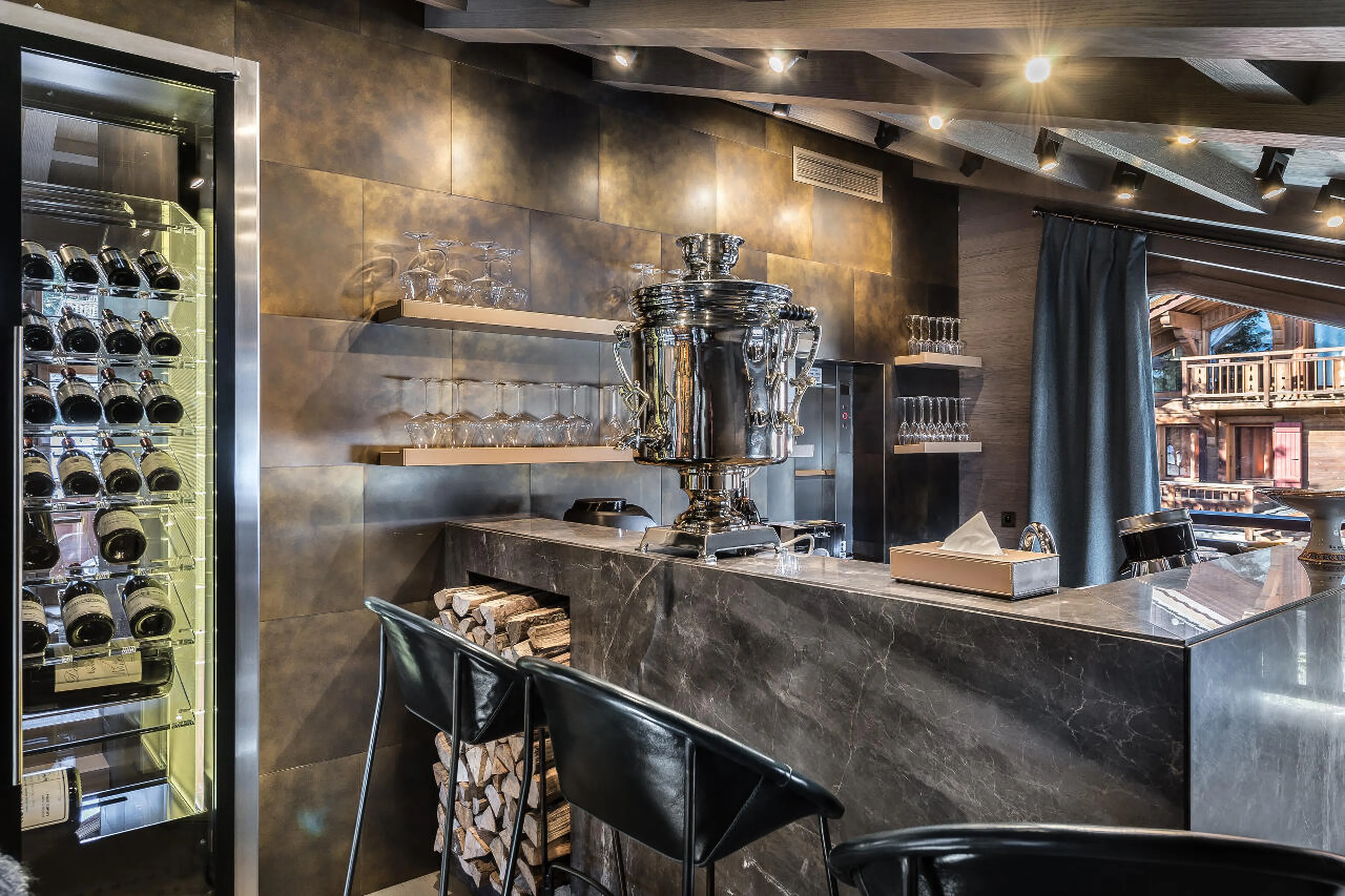 Wine cellar and bar counter of La Datcha in Courchevel 1850