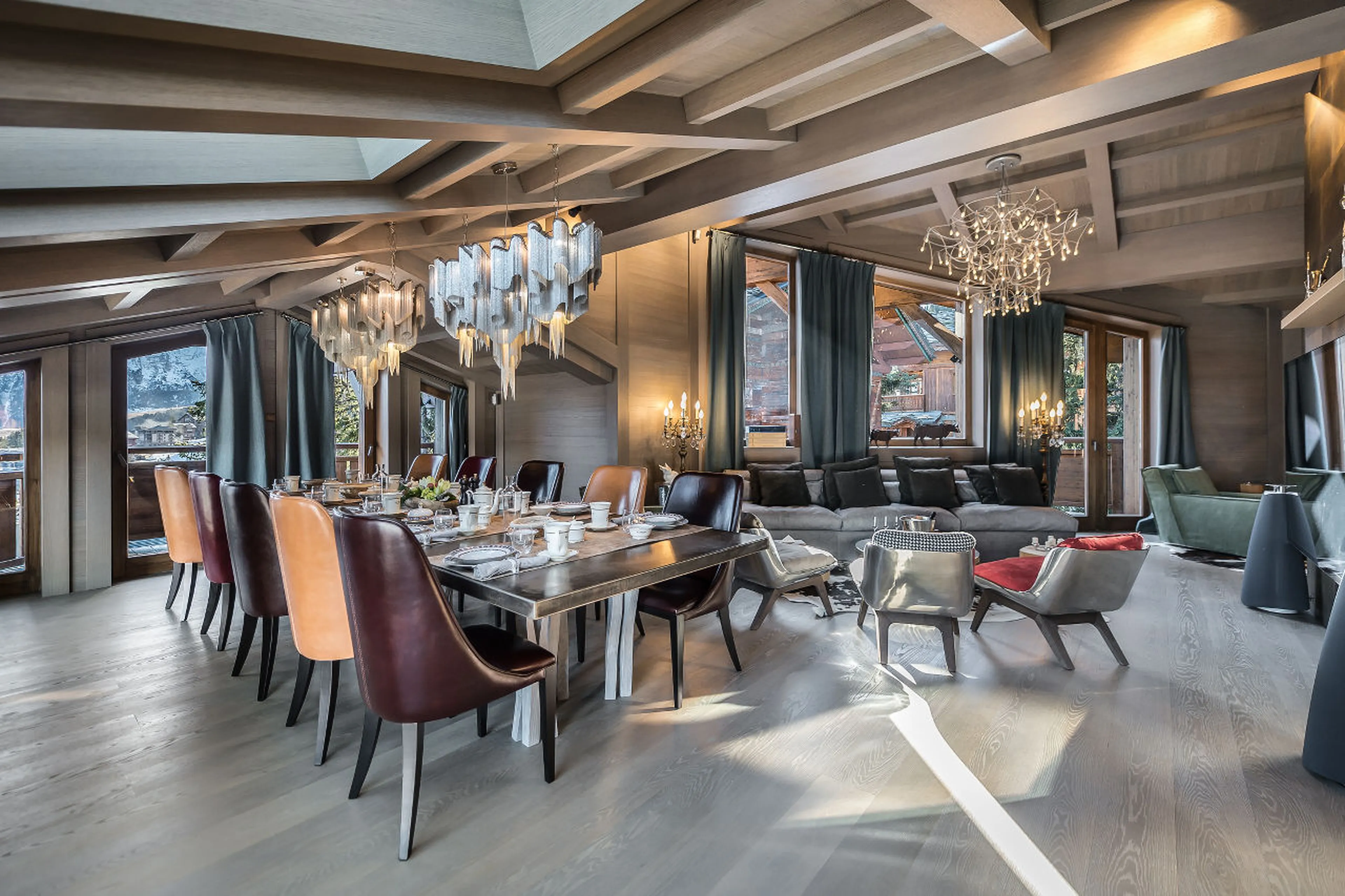 Dining area with inspiring chandeliers in La Datcha in Courchevel 1850