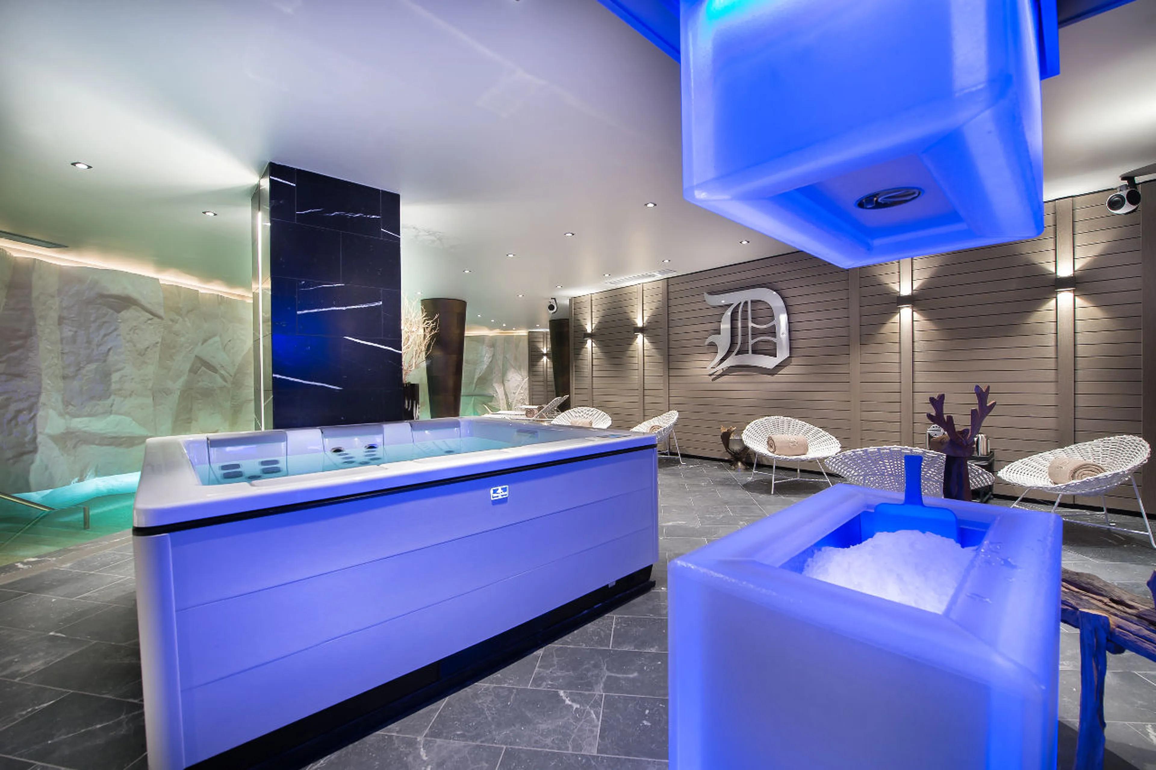 Jacuzzi and traditional Russian Ice Fountain in La Datcha in Courchevel 1850