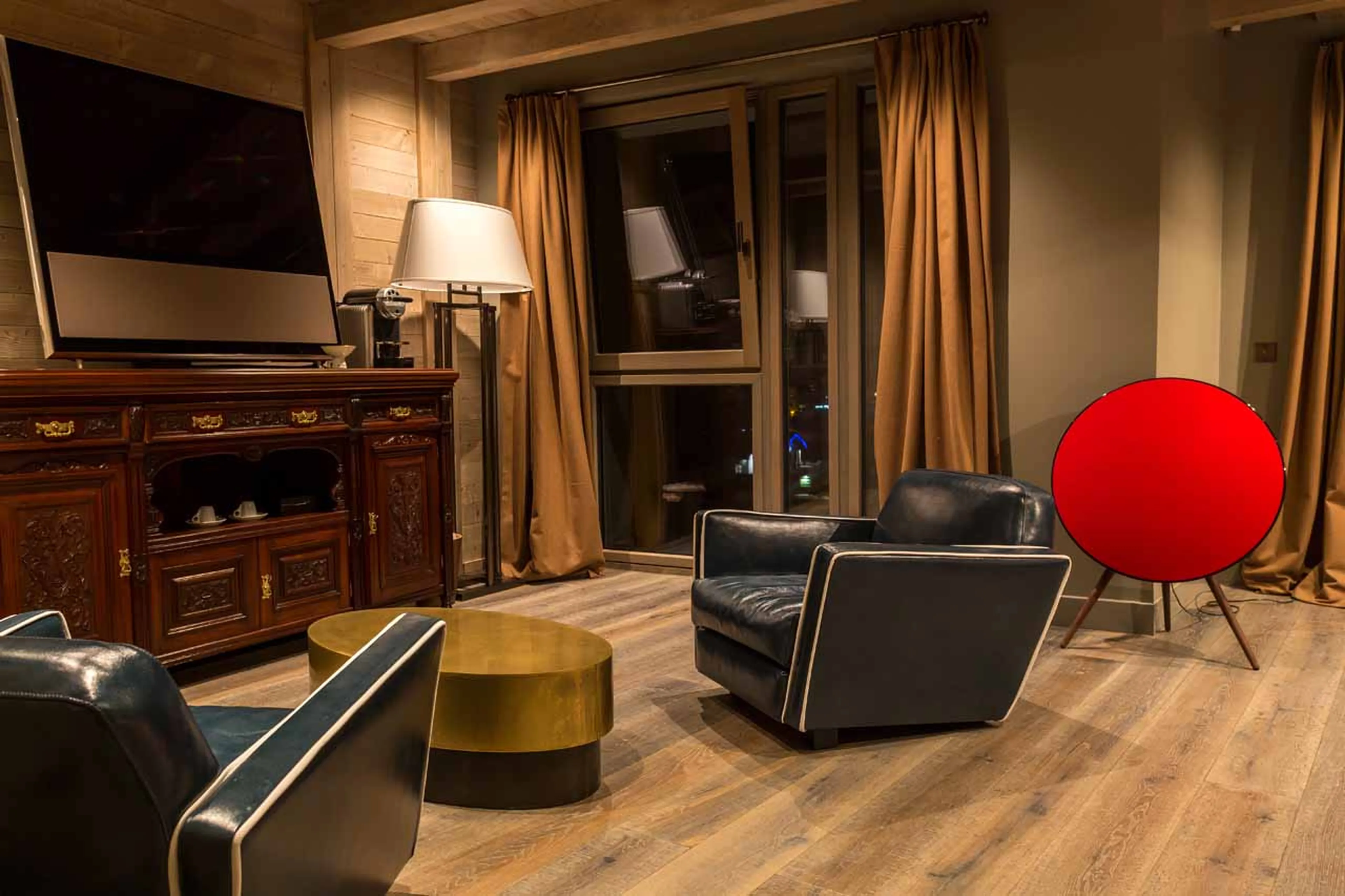 Bedroom 4 TV at Chalet La Datcha in Val Thorens