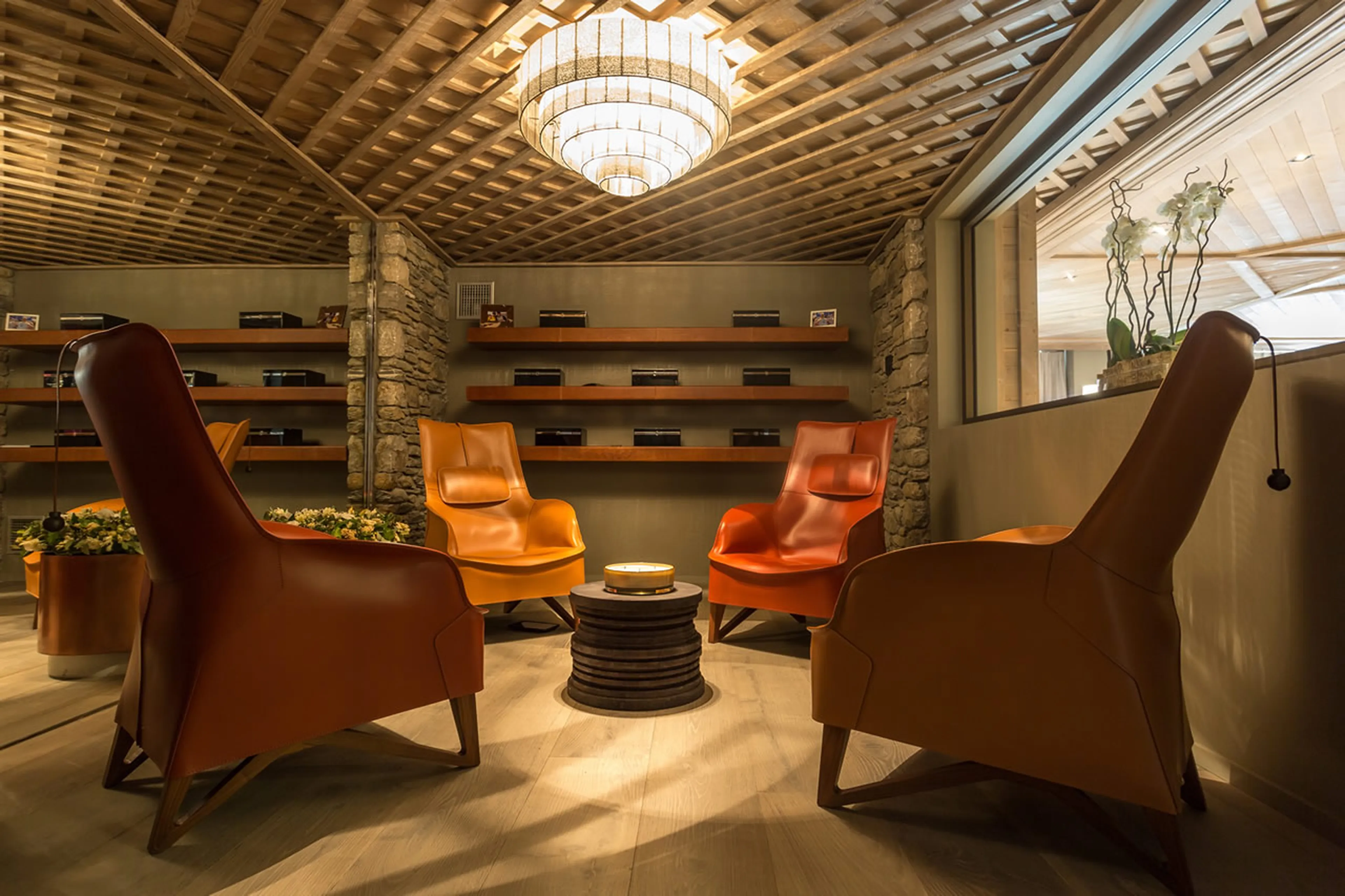 Cigar and smoking room in Chalet La Datcha in Val Thorens