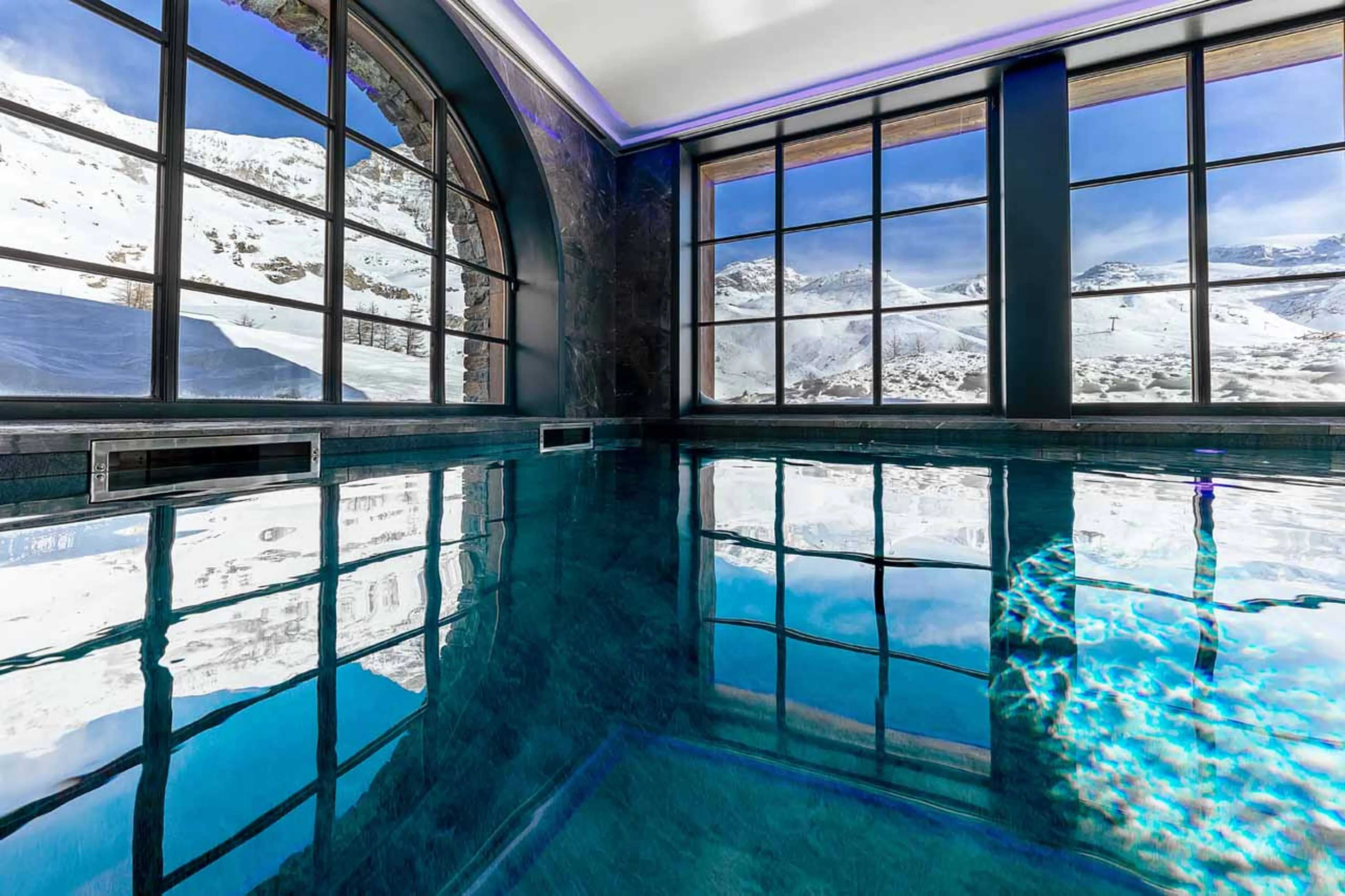 Floor-to-ceiling windows in spa at Chalet La Fenice in Breuil-Cervinia