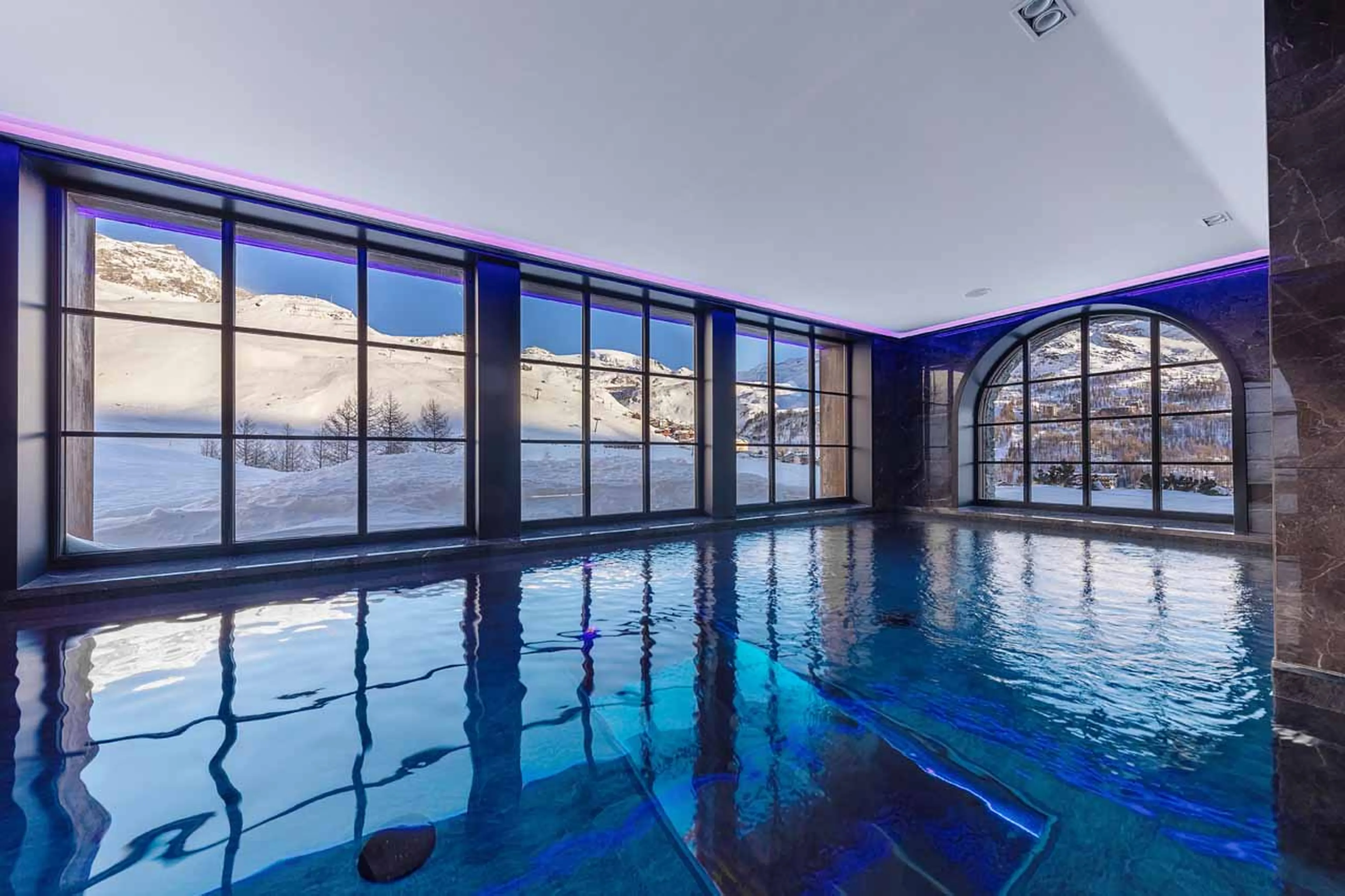 Pool views at Chalet La Fenice in Breuil-Cervinia