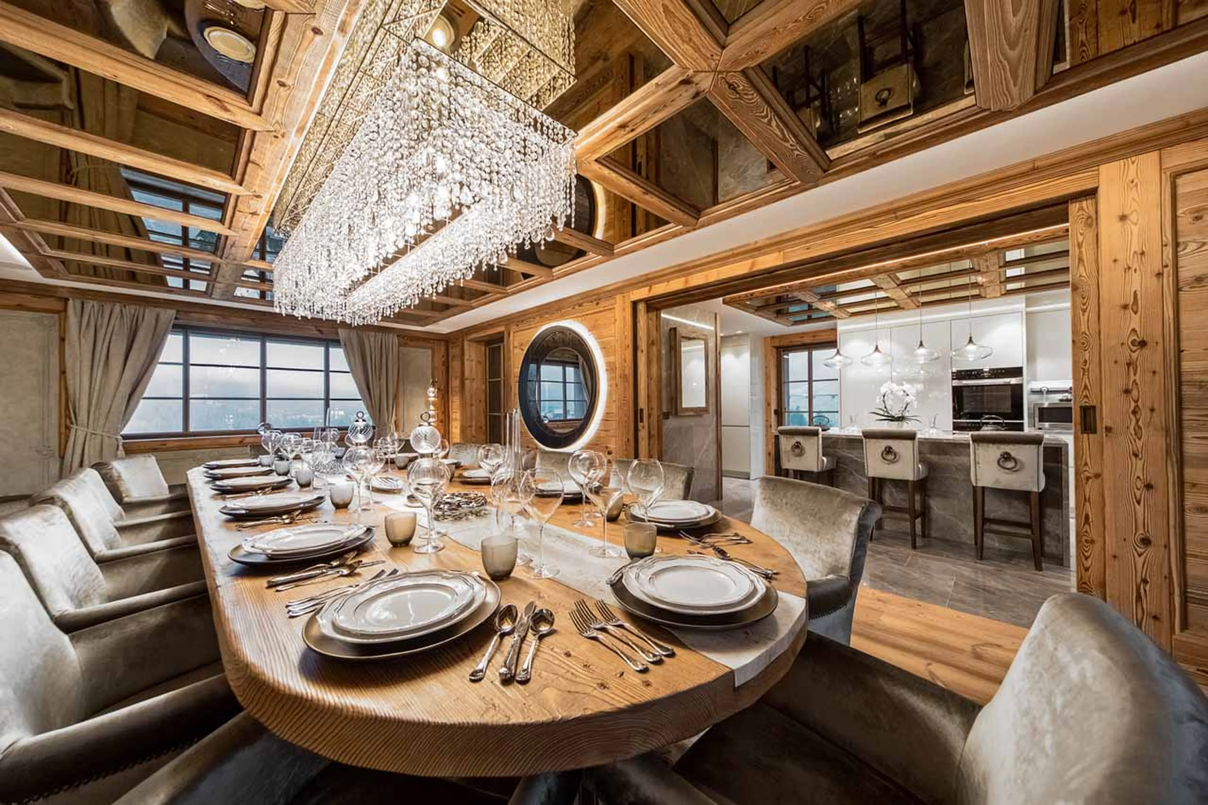 Dining table at Chalet La Fenice in Breuil-Cervinia