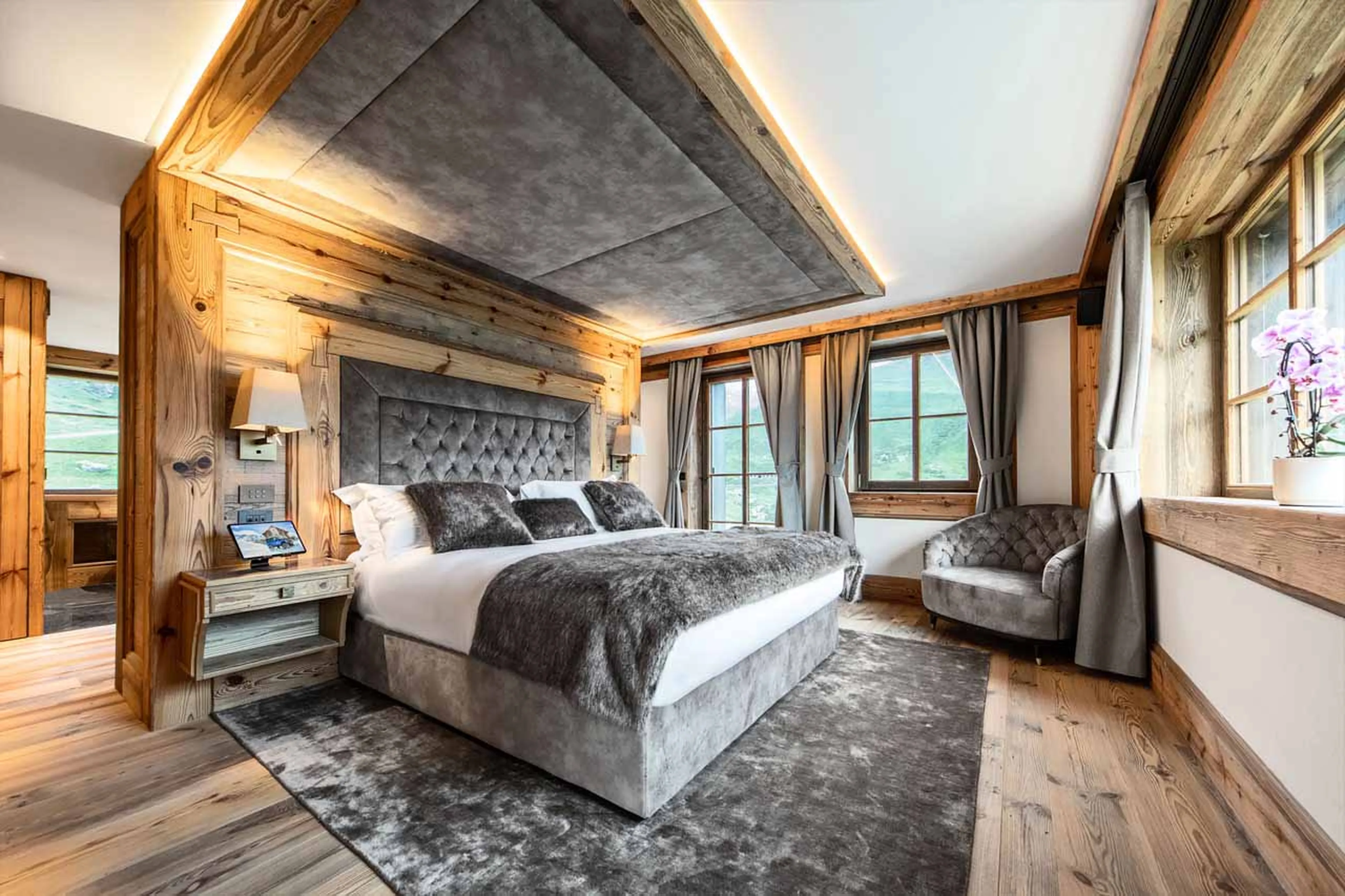Bedroom two at Chalet La Fenice in Breuil-Cervinia