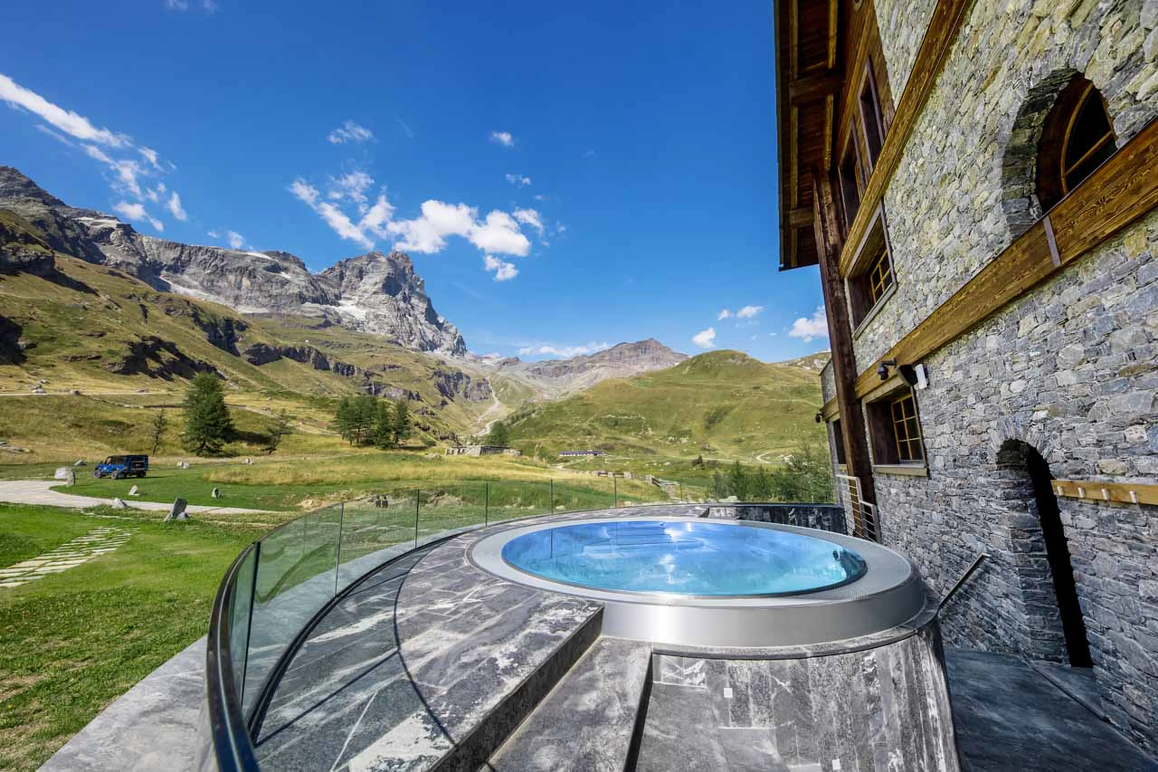 Views from hot tub at Chalet La Fenice in Breuil-Cervinia