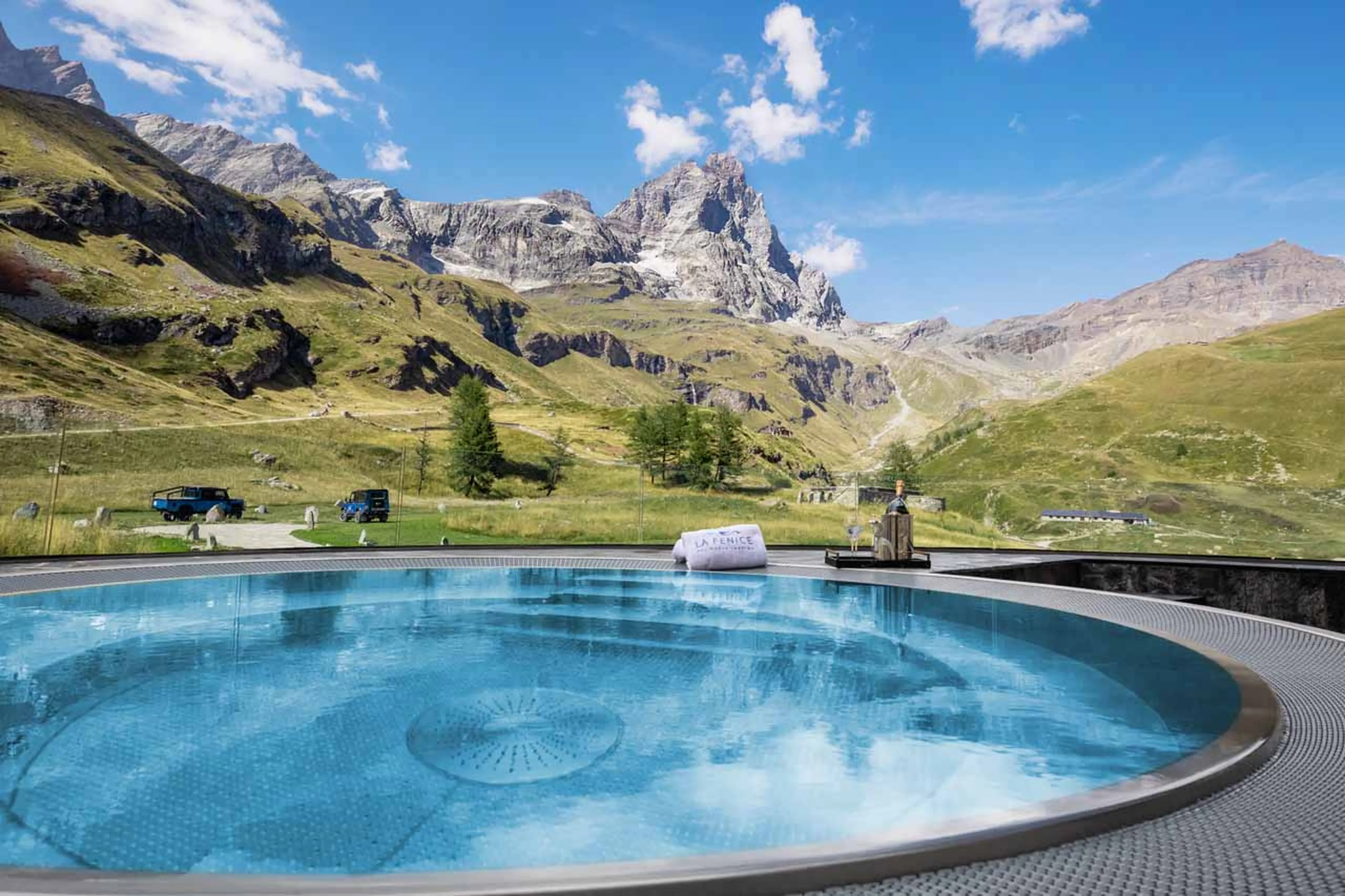 Hot tub to relax in at Chalet La Fenice in Breuil-Cervinia