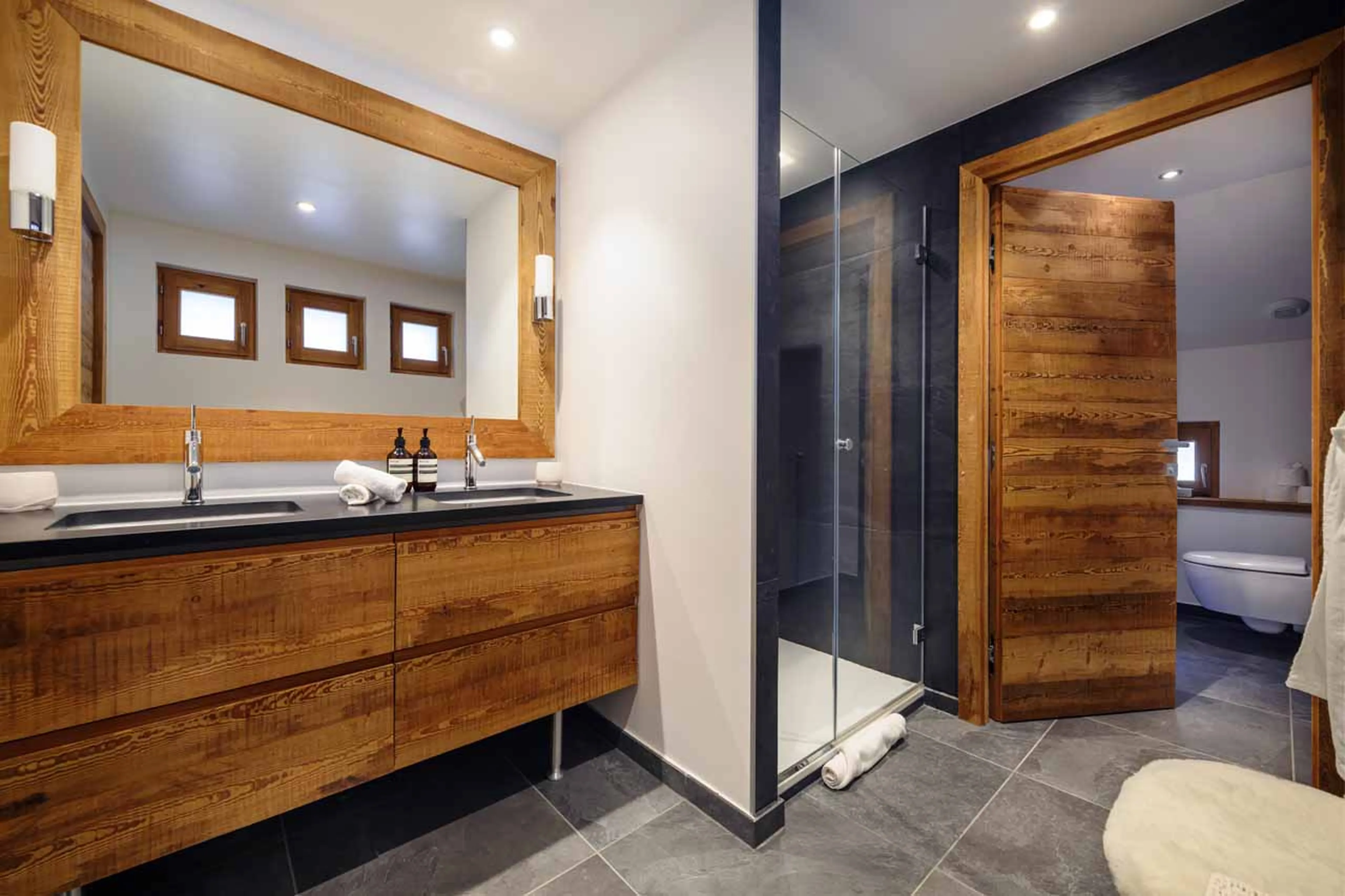 En-suite bathroom with double basin in Chalet La Folie, Meribel