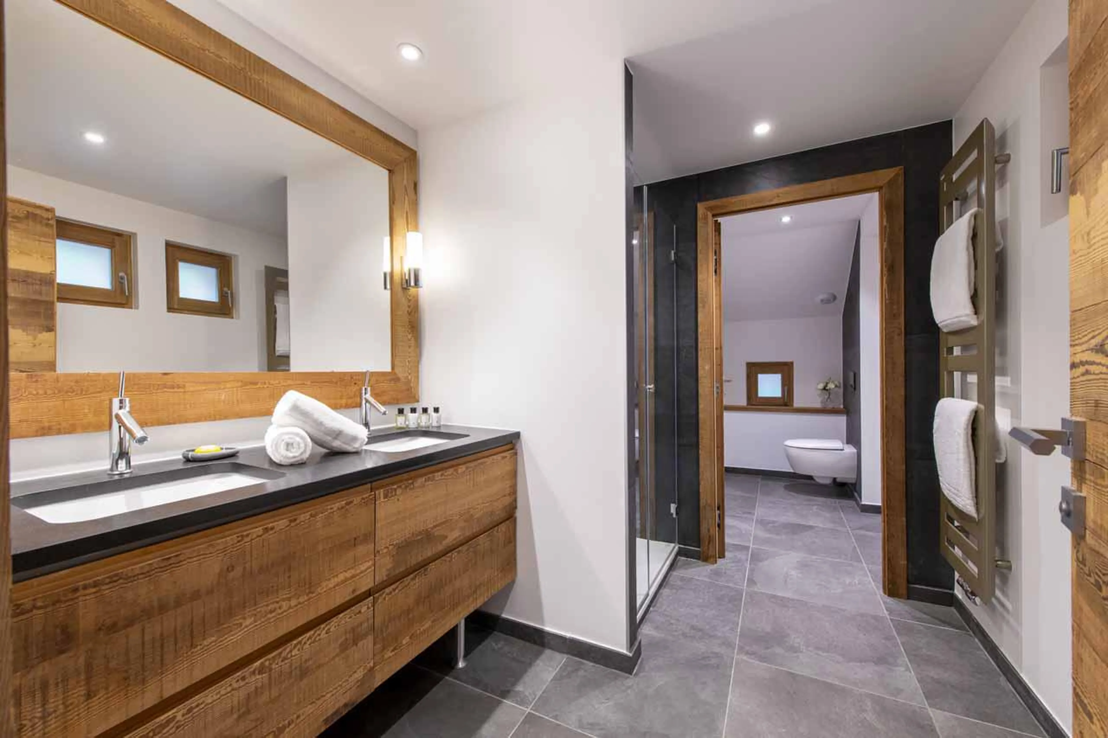 En-suite bathroom with double basin in Chalet La Folie, Meribel
