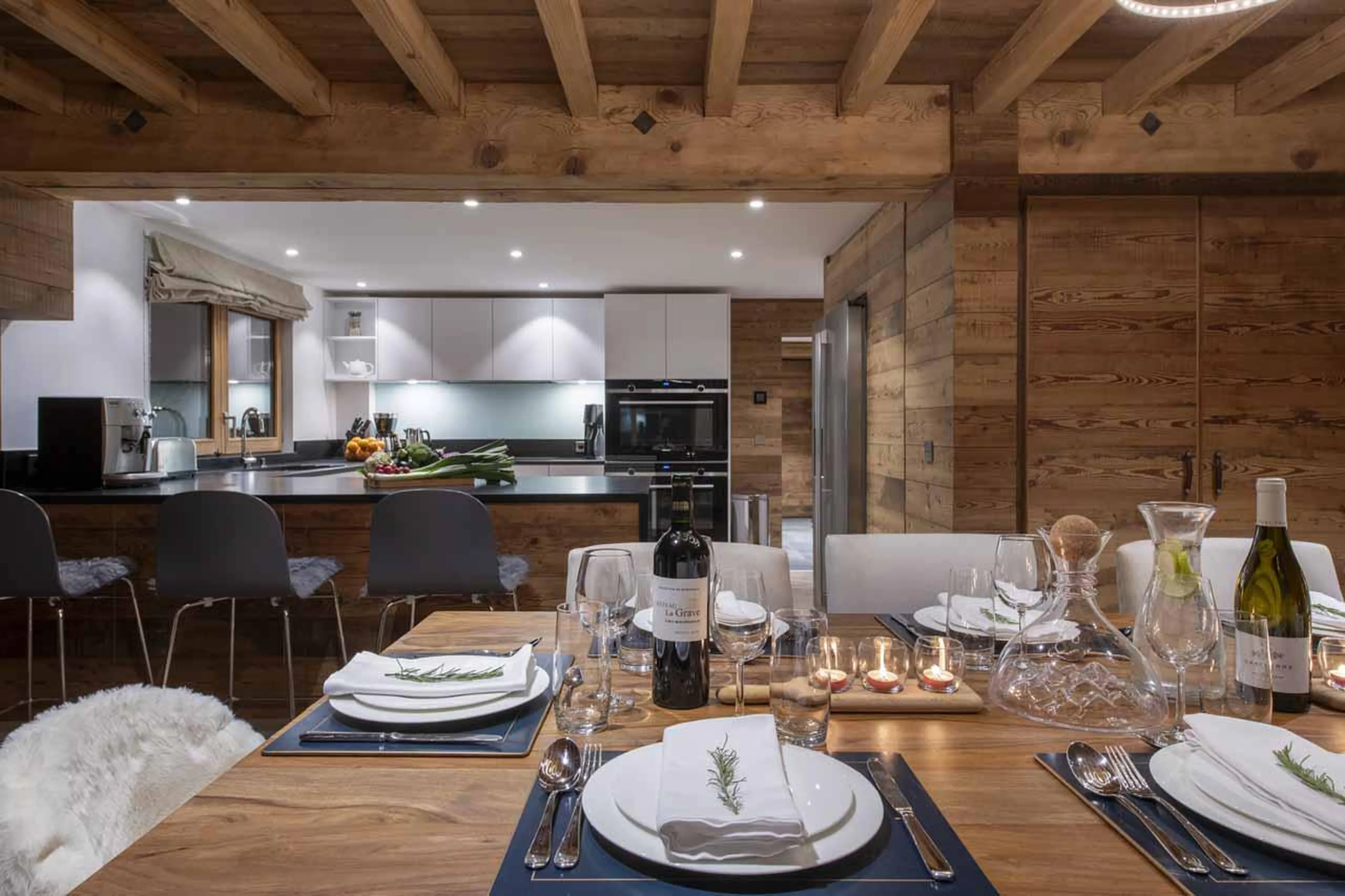 Open kitchen with breakfast bar and high seating in Chalet La Folie, Meribel