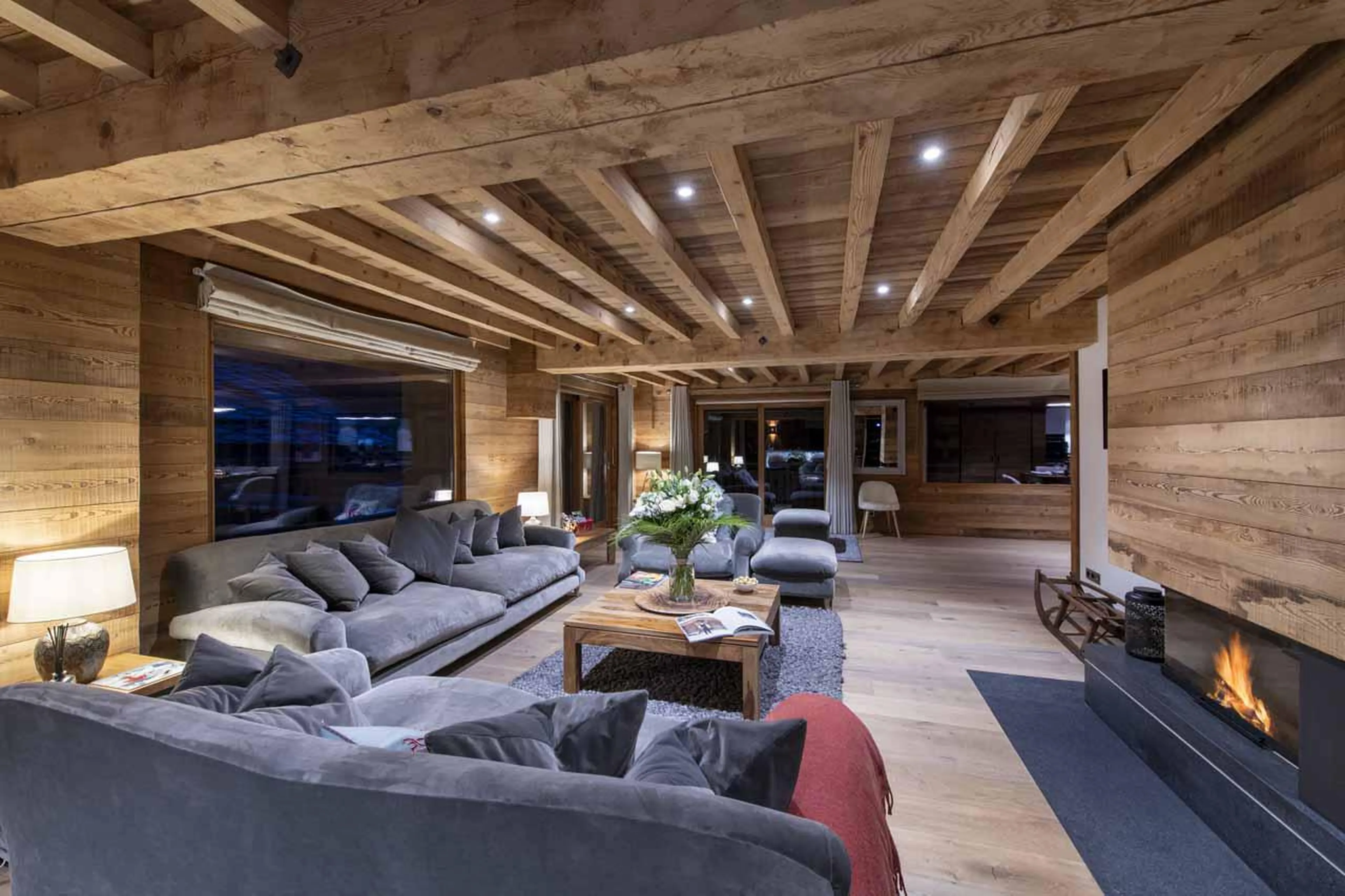 Open-plan living and dining area in Chalet La Folie, Meribel