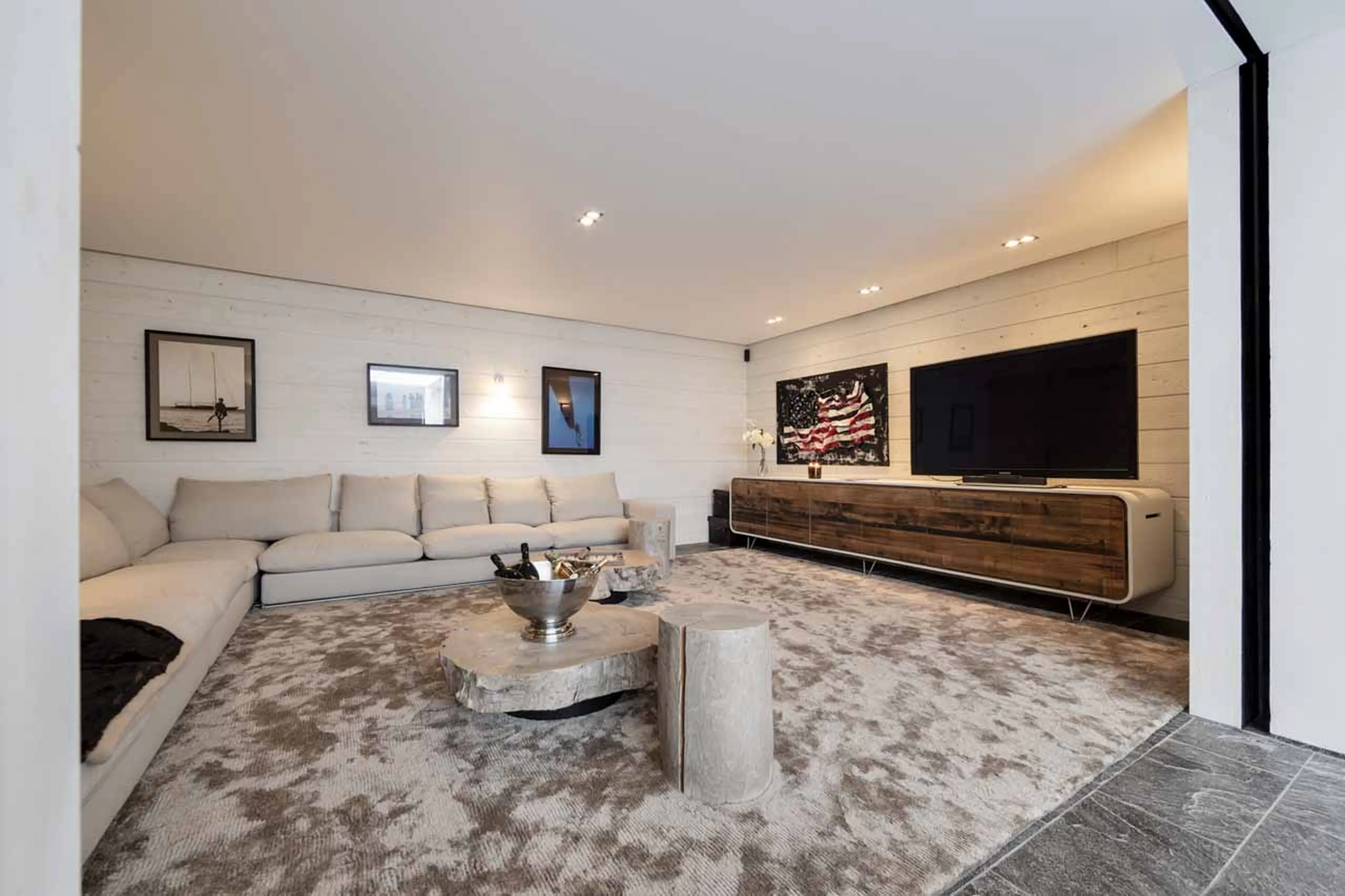 TV room at Chalet La Reserve in Val d'Isere