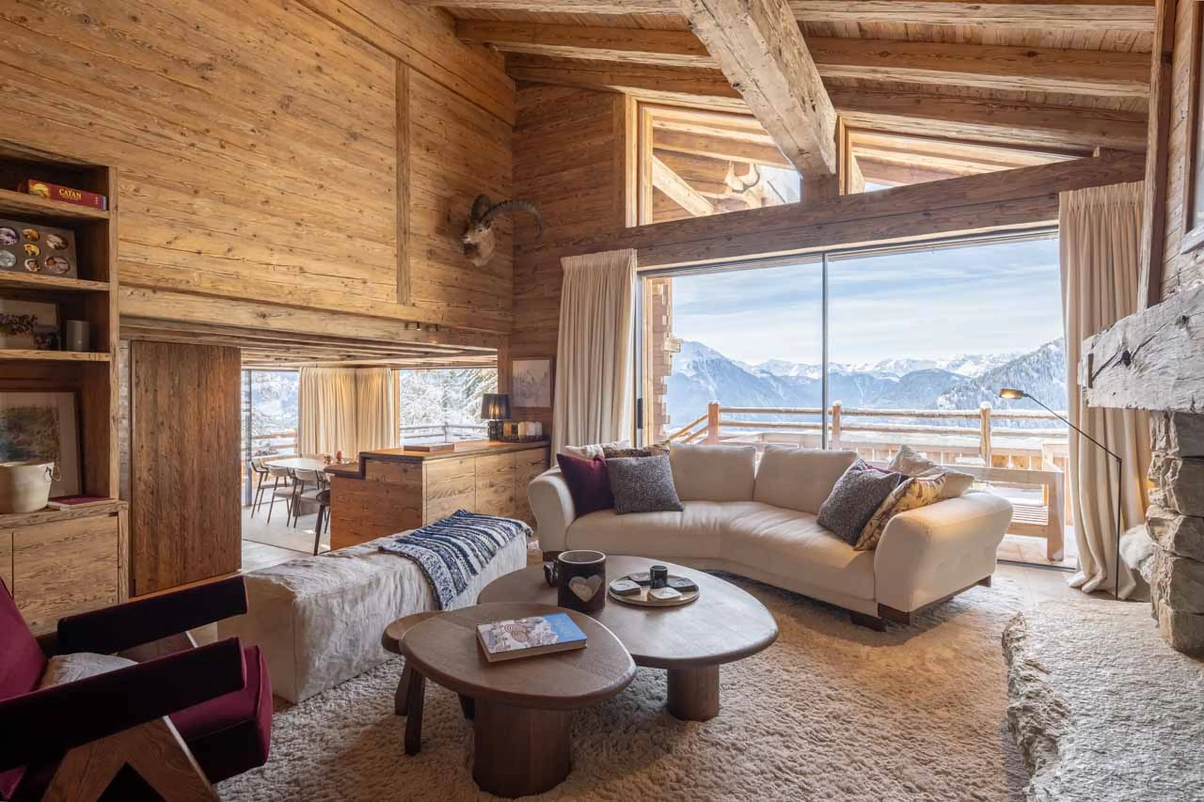 Living room with floor-to-ceiling-windows in Chalet La Rochette, Verbier