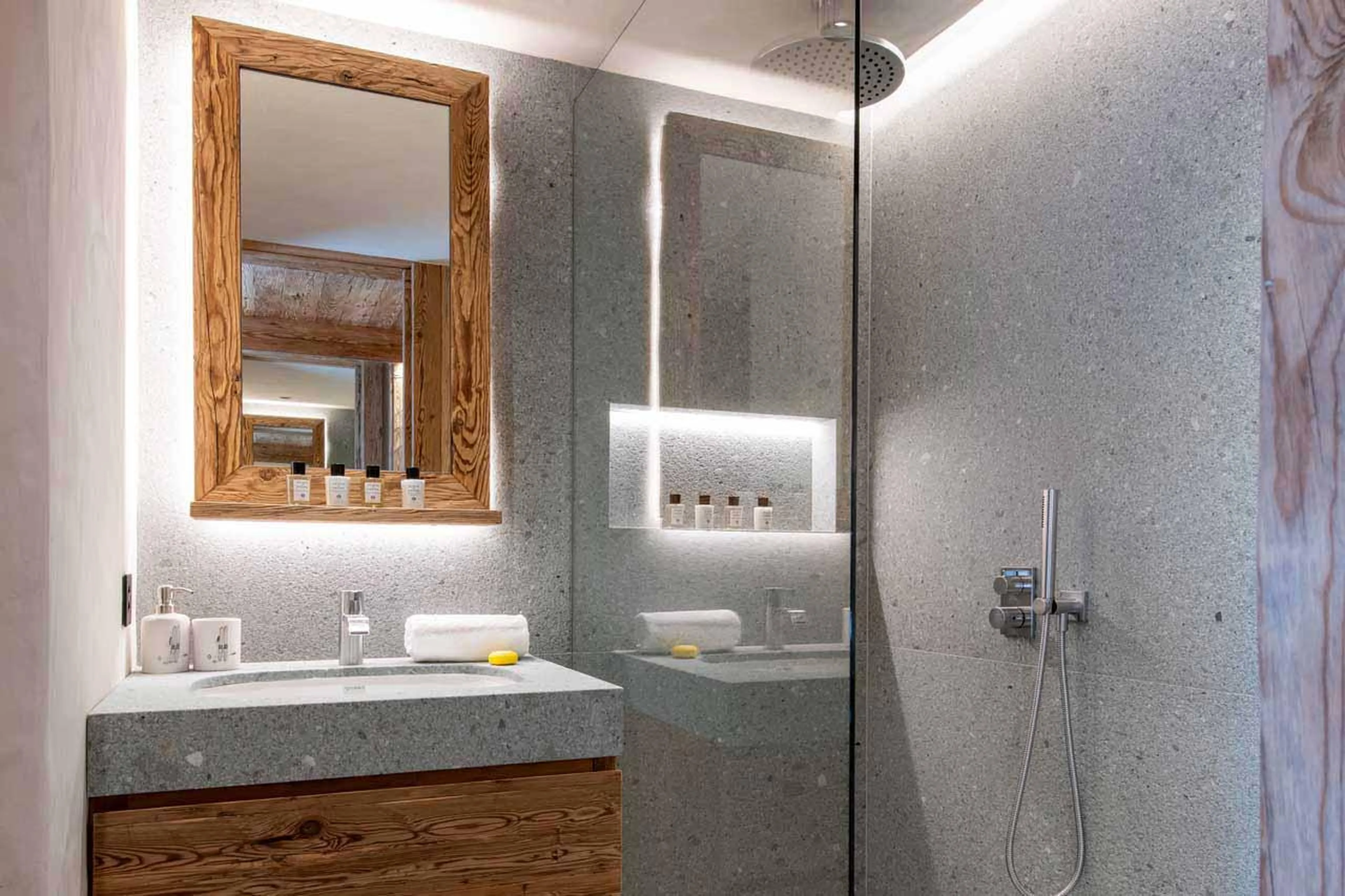 Shower room in Chalet La Rochette, Verbier