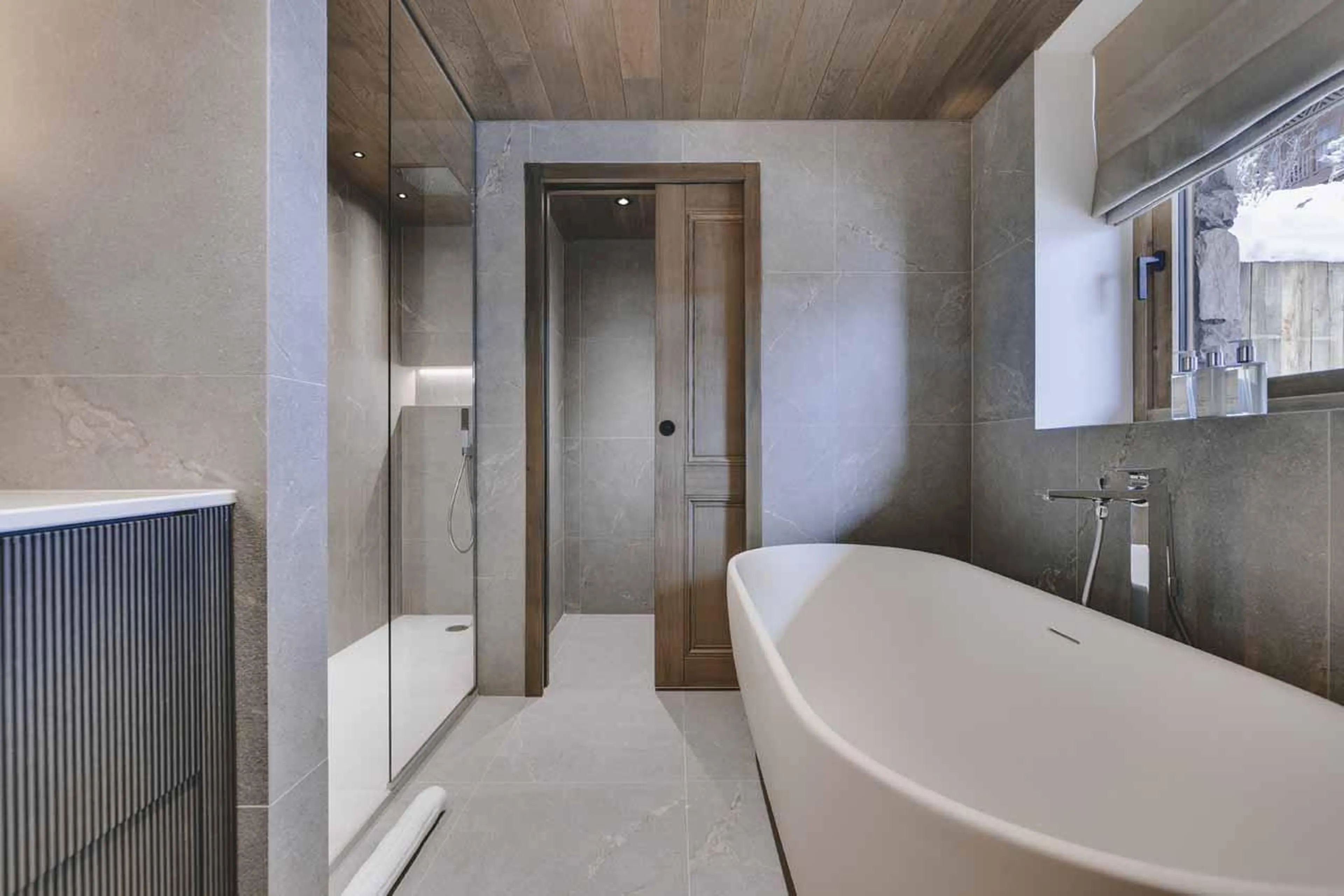 En-suite bathroom at Chalet La Tene, Val d'Isere