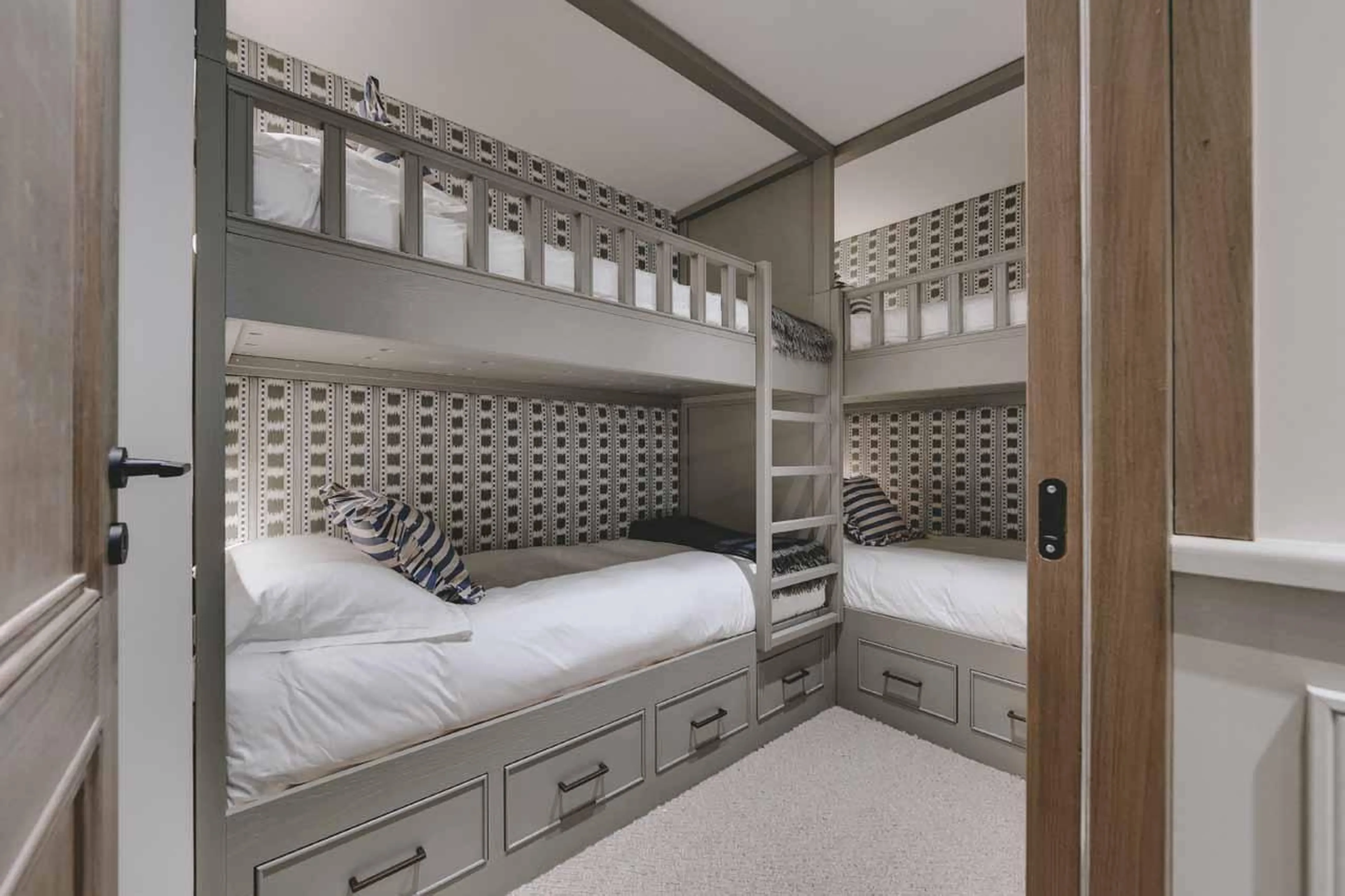 Two bunk beds at Chalet La Tene, Val d'Isere